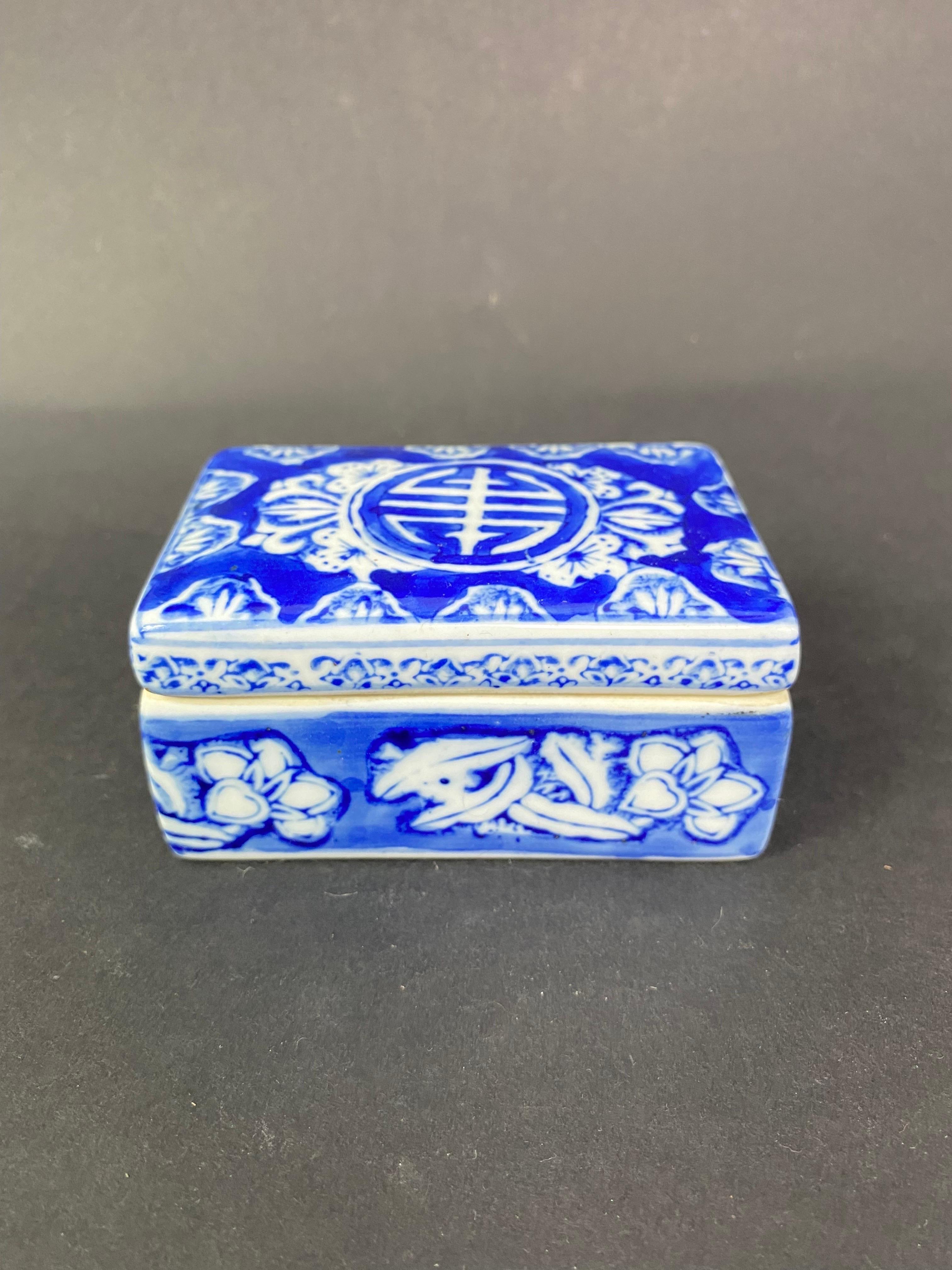 Qing Blue and White Porcelain Ink Writing Jewerly Box - China 1900 Asian art XXth For Sale