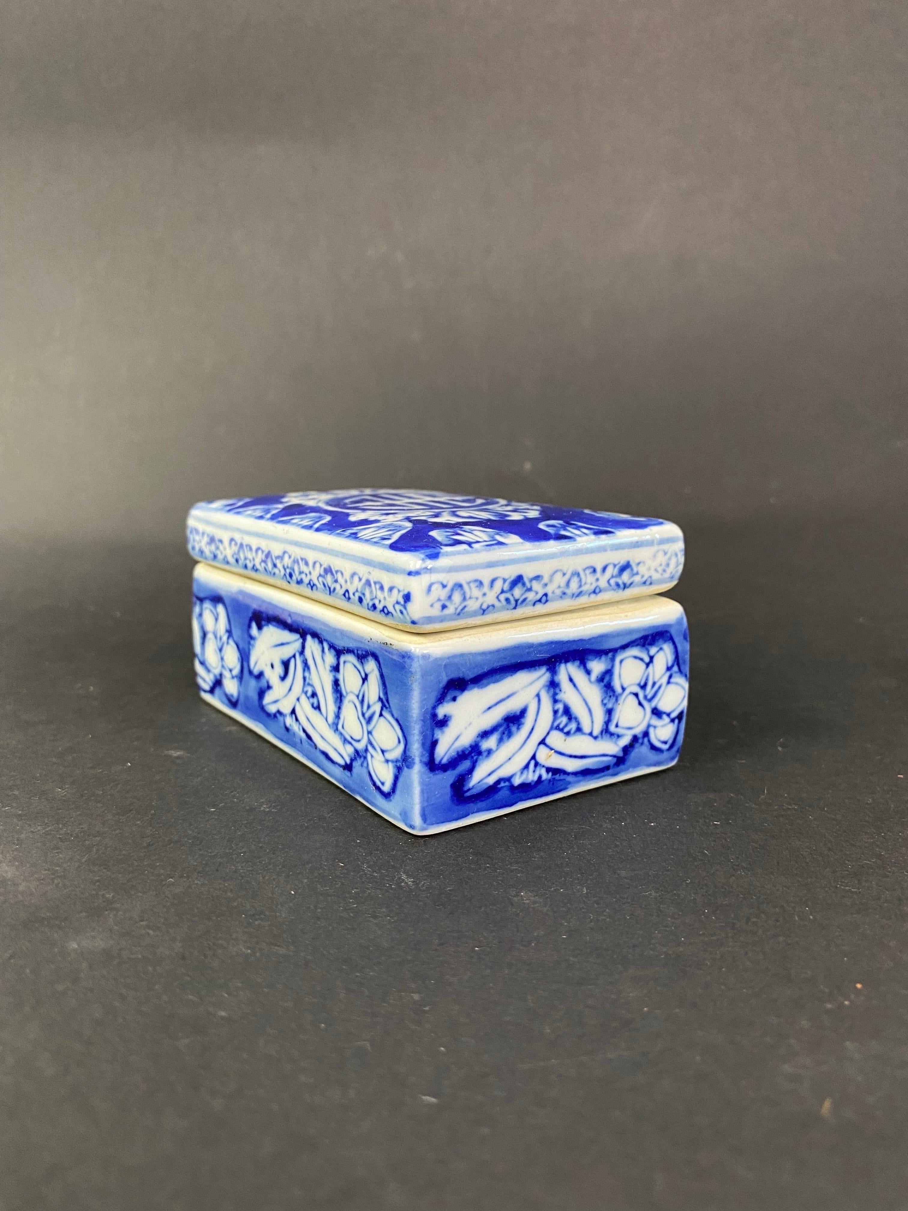 Enameled Blue and White Porcelain Ink Writing Jewerly Box - China 1900 Asian art XXth For Sale