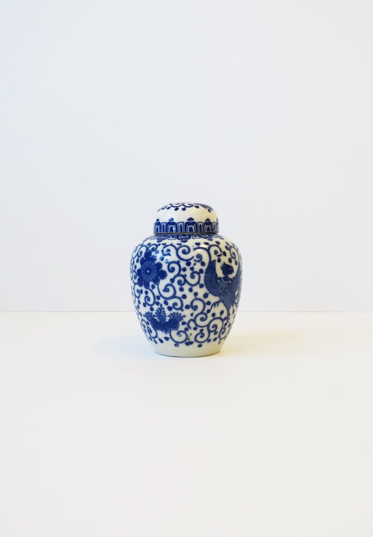 Blue and White Porcelain Japanese Ginger Jars, Pair For Sale 4