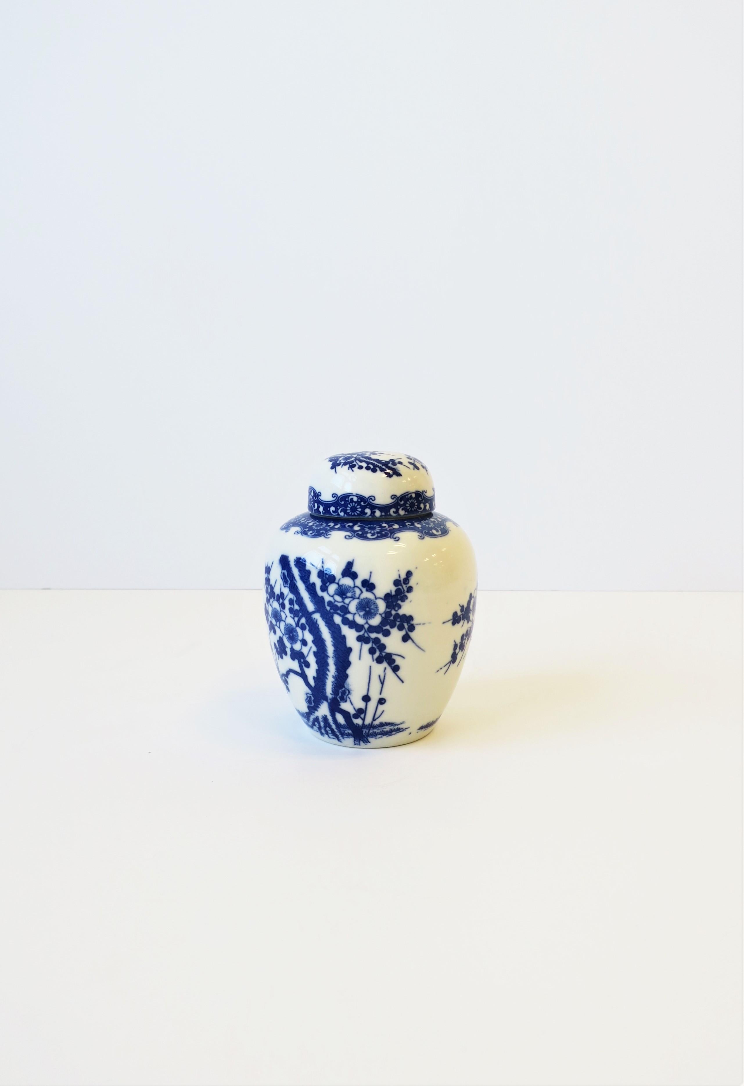 Blue and White Porcelain Japanese Ginger Jars, Set 5