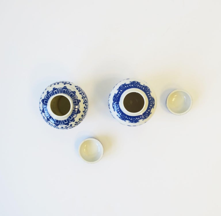 Blue and White Porcelain Japanese Ginger Jars, Pair For Sale 14