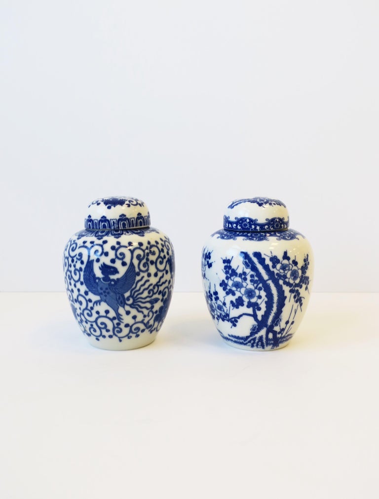 Blue and White Porcelain Japanese Ginger Jars, Pair In Good Condition For Sale In New York, NY
