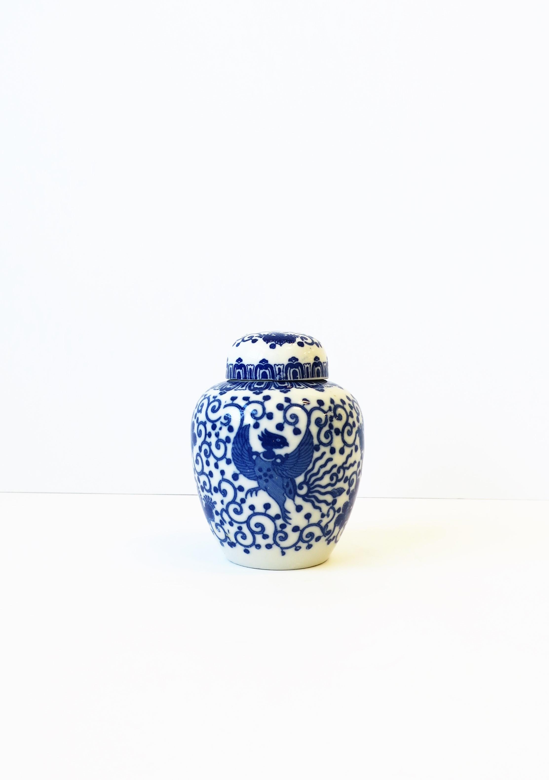 Chinoiserie Blue and White Porcelain Japanese Ginger Jars, Set