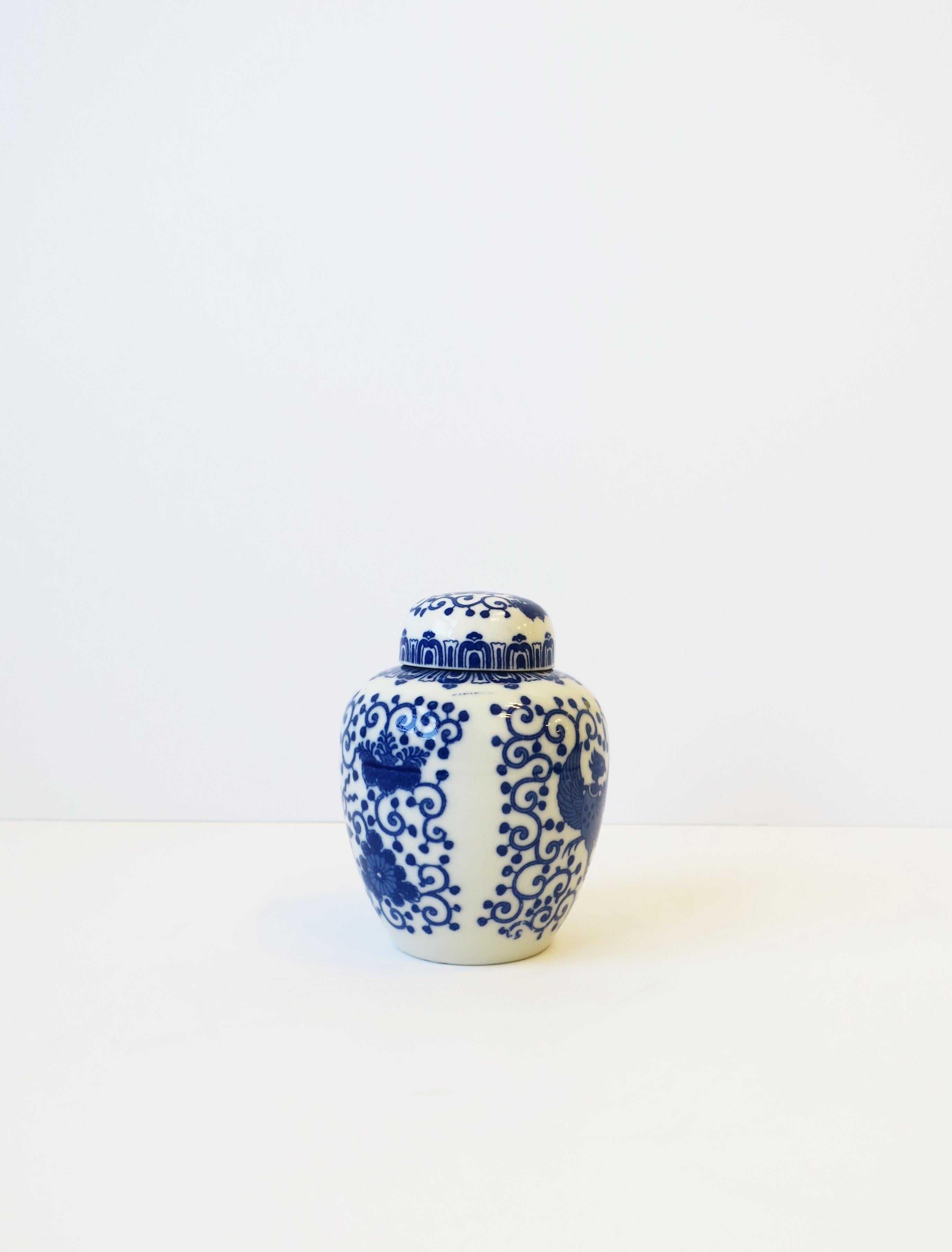 Glazed Blue and White Porcelain Japanese Ginger Jars, Set