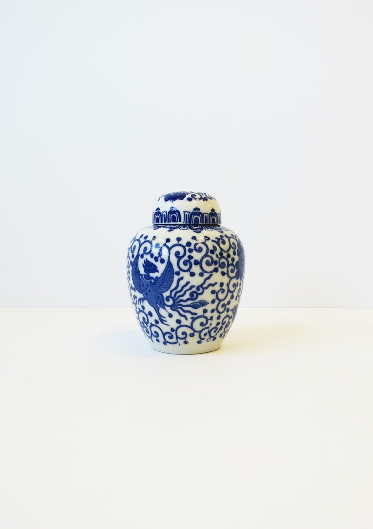 Blue and White Porcelain Japanese Ginger Jars, Pair For Sale 2