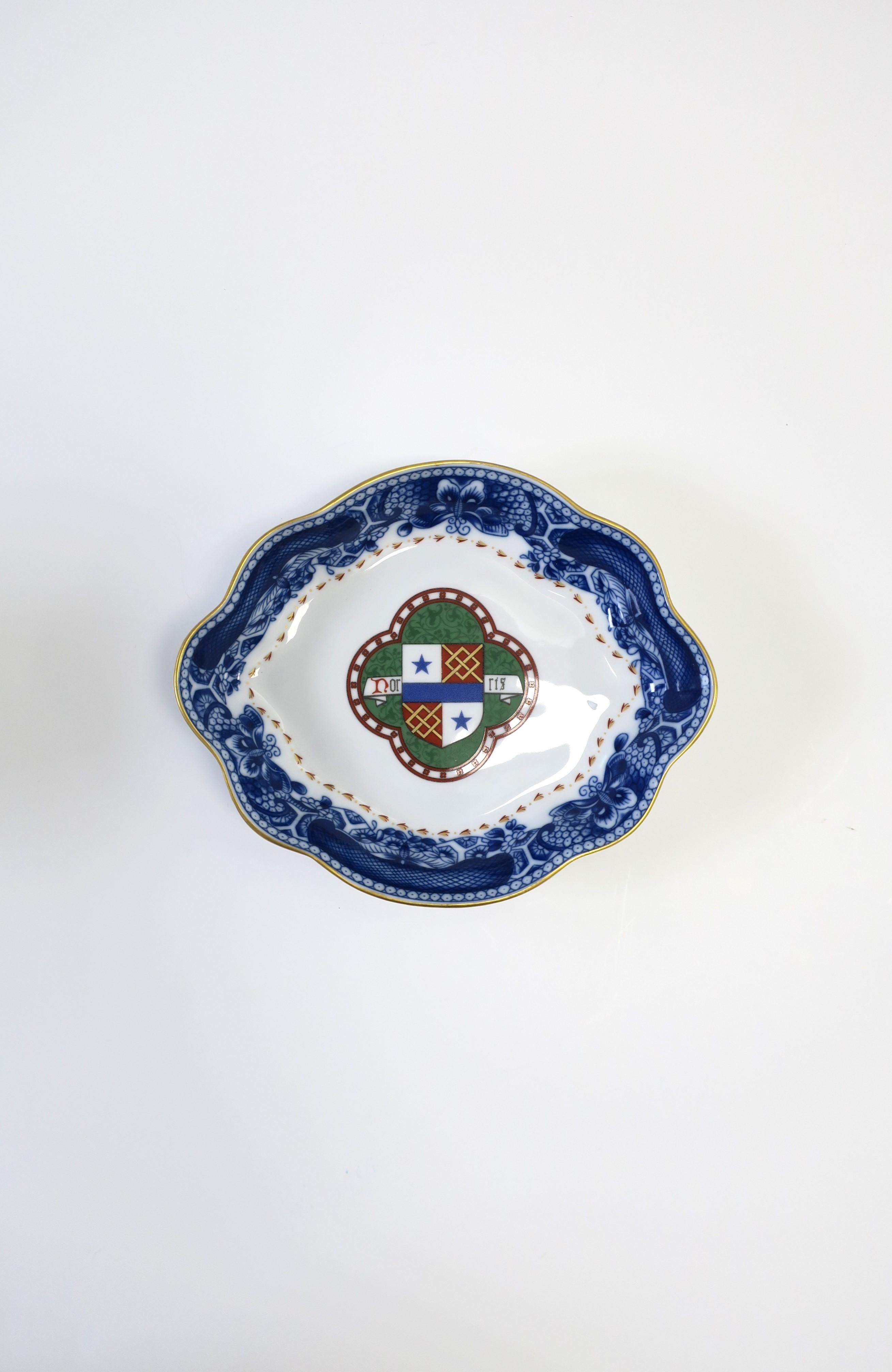**There are 2 dishes available, each sold separately, as per listing. 

A beautiful blue and white dish vide-poche catchall with crest design by luxury porcelain maker, Mottahedeh, circa late-20th century, Portugal. Piece has a beautiful oval