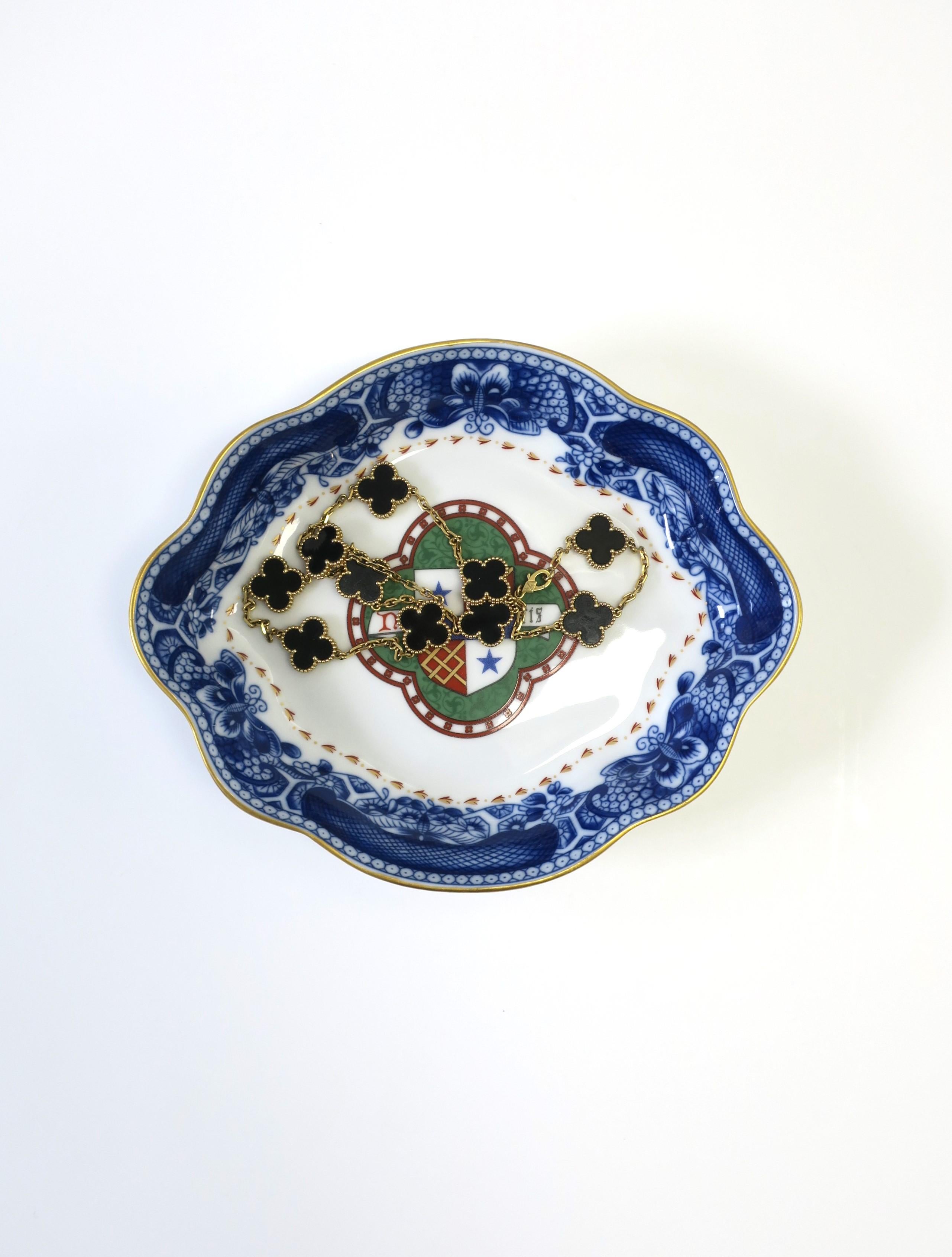 Portugais Blue and White Porcelain Jewelry Dish by Mottahedeh en vente
