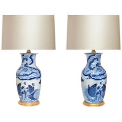 Lampen aus blauem und weißem Porzellan