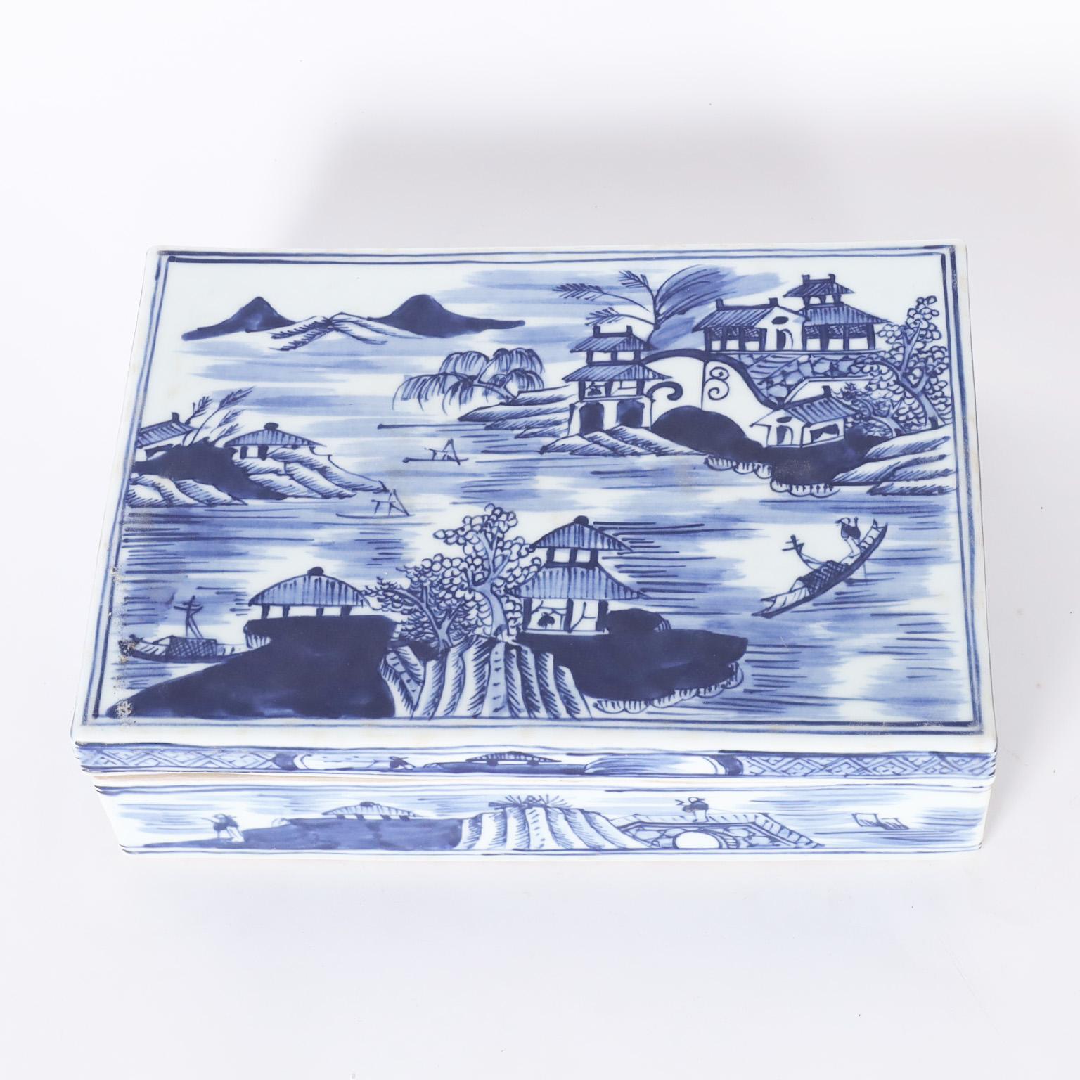 Chinese Export Blue and White Porcelain Lidded Box