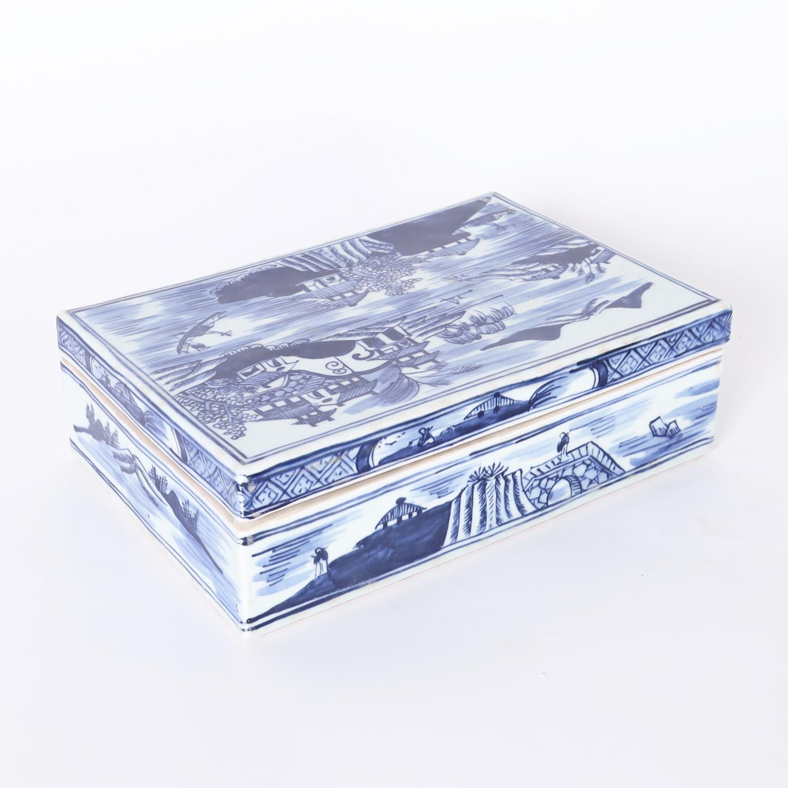 Blue and White Porcelain Lidded Box In Good Condition In Palm Beach, FL