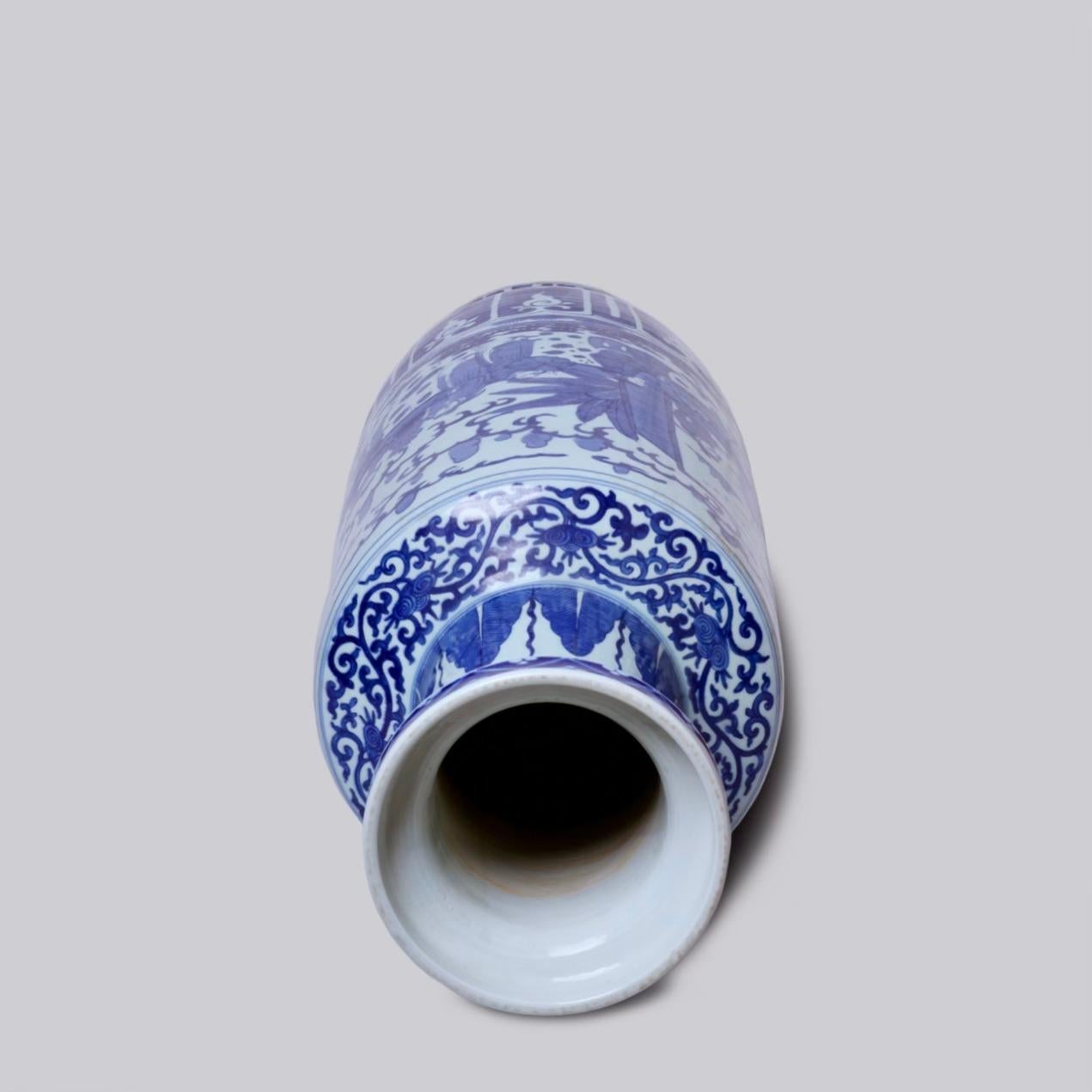 20th Century Blue and White Porcelain Mallet-Shaped Floor Vase
