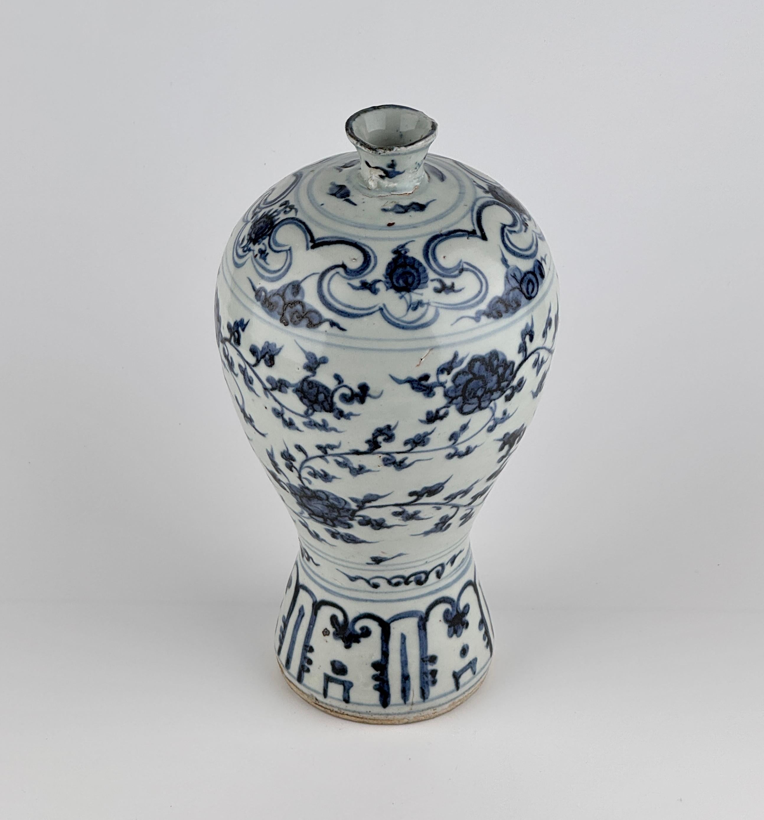 Vase Ming Ming en porcelaine bleue et blanche à décor de pivoines, dynastie Ming en vente 3