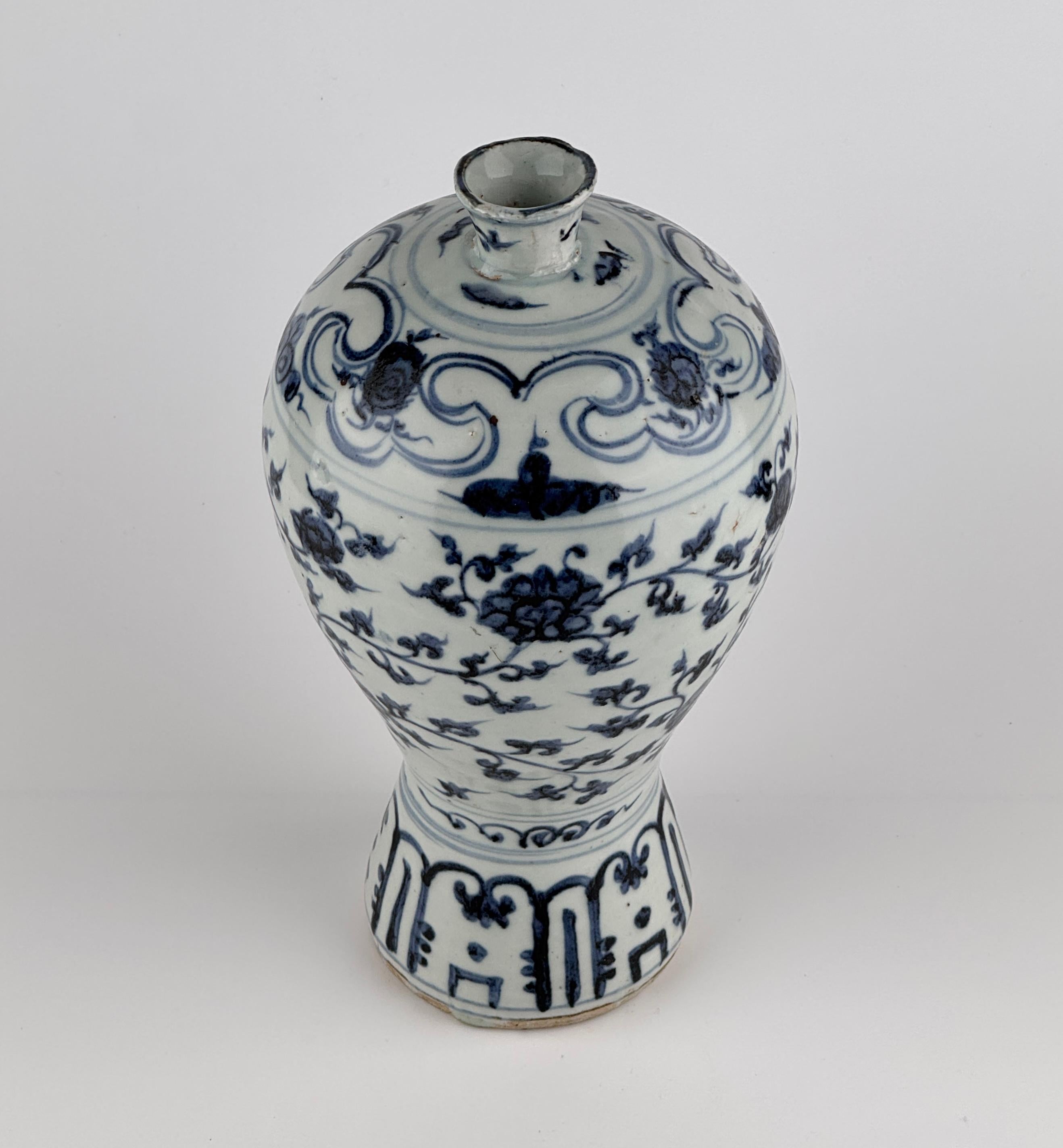 Vase Ming Ming en porcelaine bleue et blanche à décor de pivoines, dynastie Ming en vente 1
