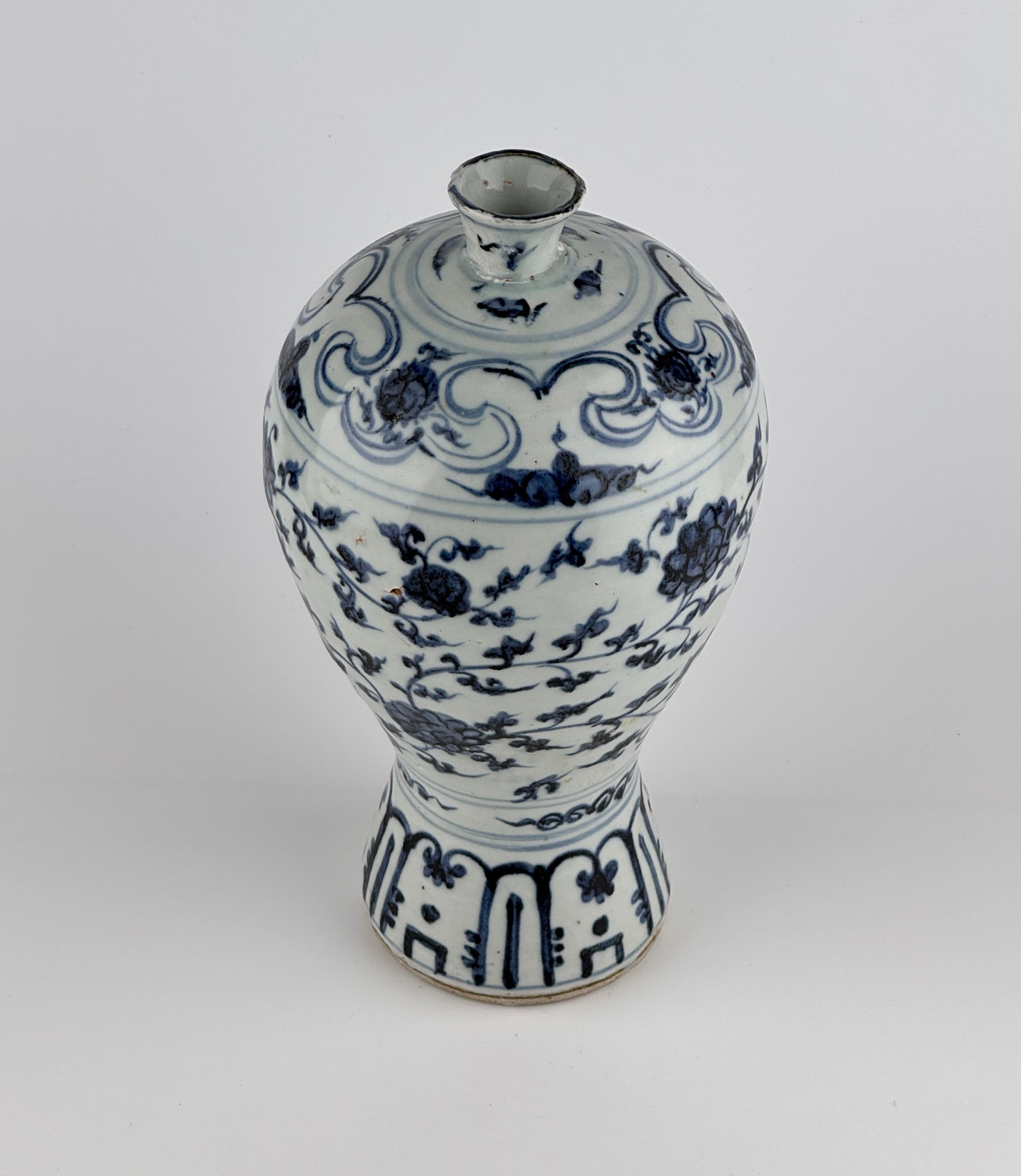 Vase Ming Ming en porcelaine bleue et blanche à décor de pivoines, dynastie Ming en vente 2