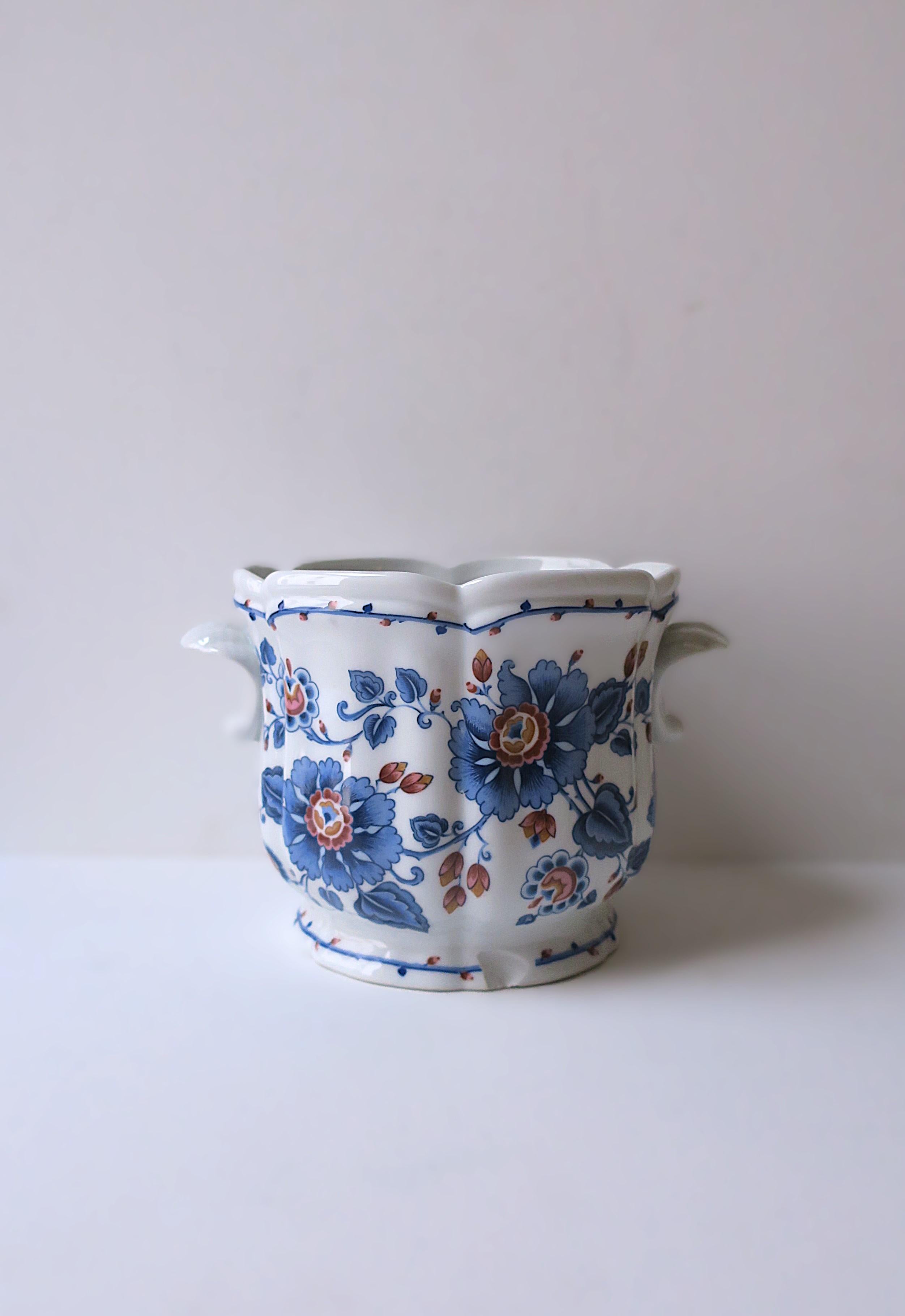 Porcellana Cachepot in porcellana blu e bianca di Estee Lauder in vendita
