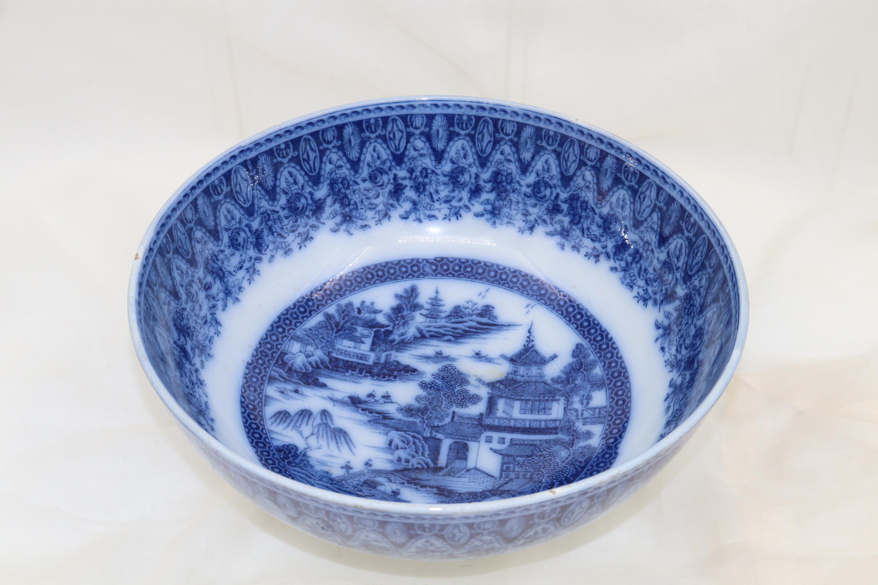Chinoiserie Blue and White porcelain punch bowl att. to Herculaneum of Liverpool For Sale