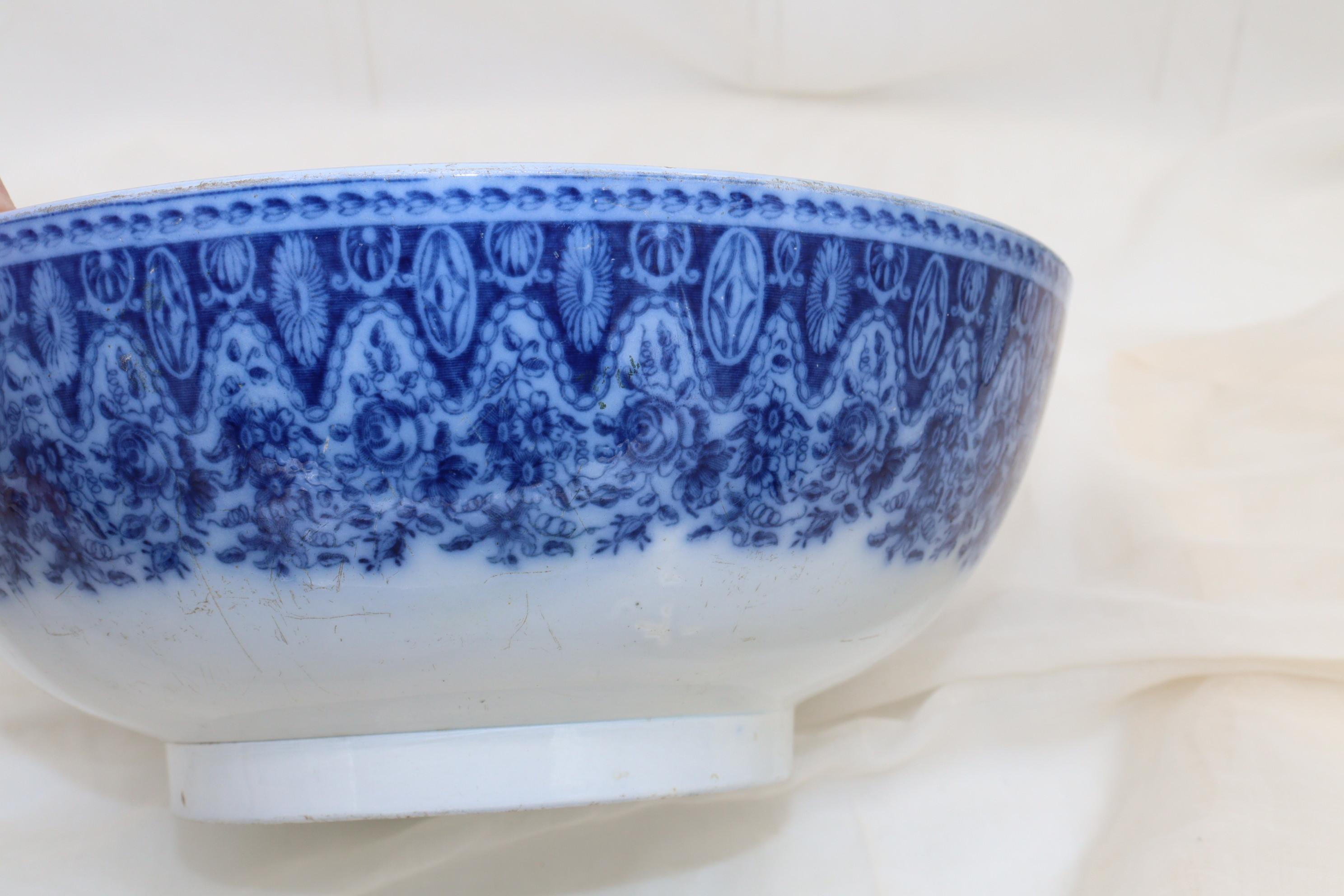 Blue and White porcelain punch bowl att. to Herculaneum of Liverpool In Good Condition For Sale In East Geelong, VIC