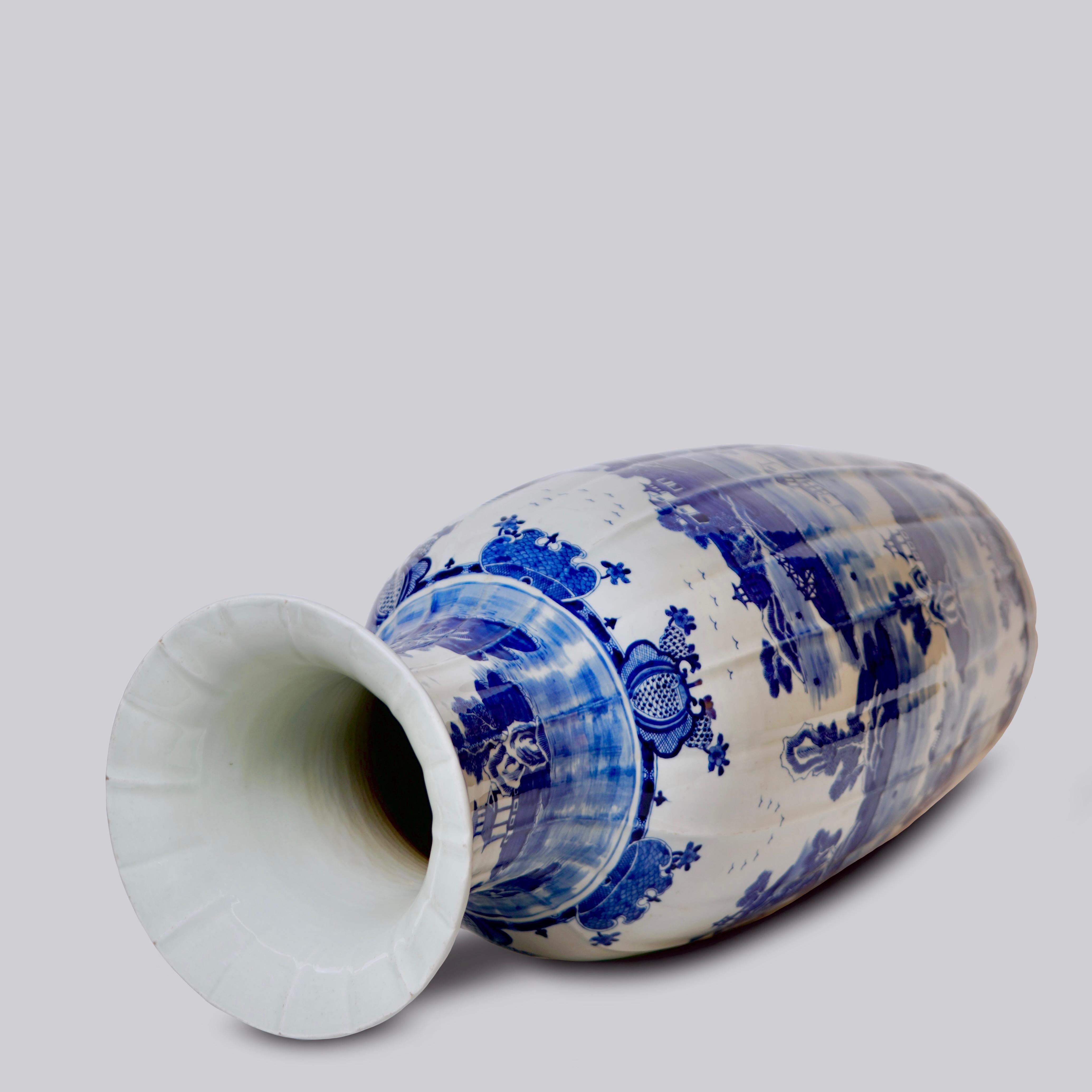 Fired Blue and White Porcelain Ribbed Vase with Willow Ware Pattern For Sale