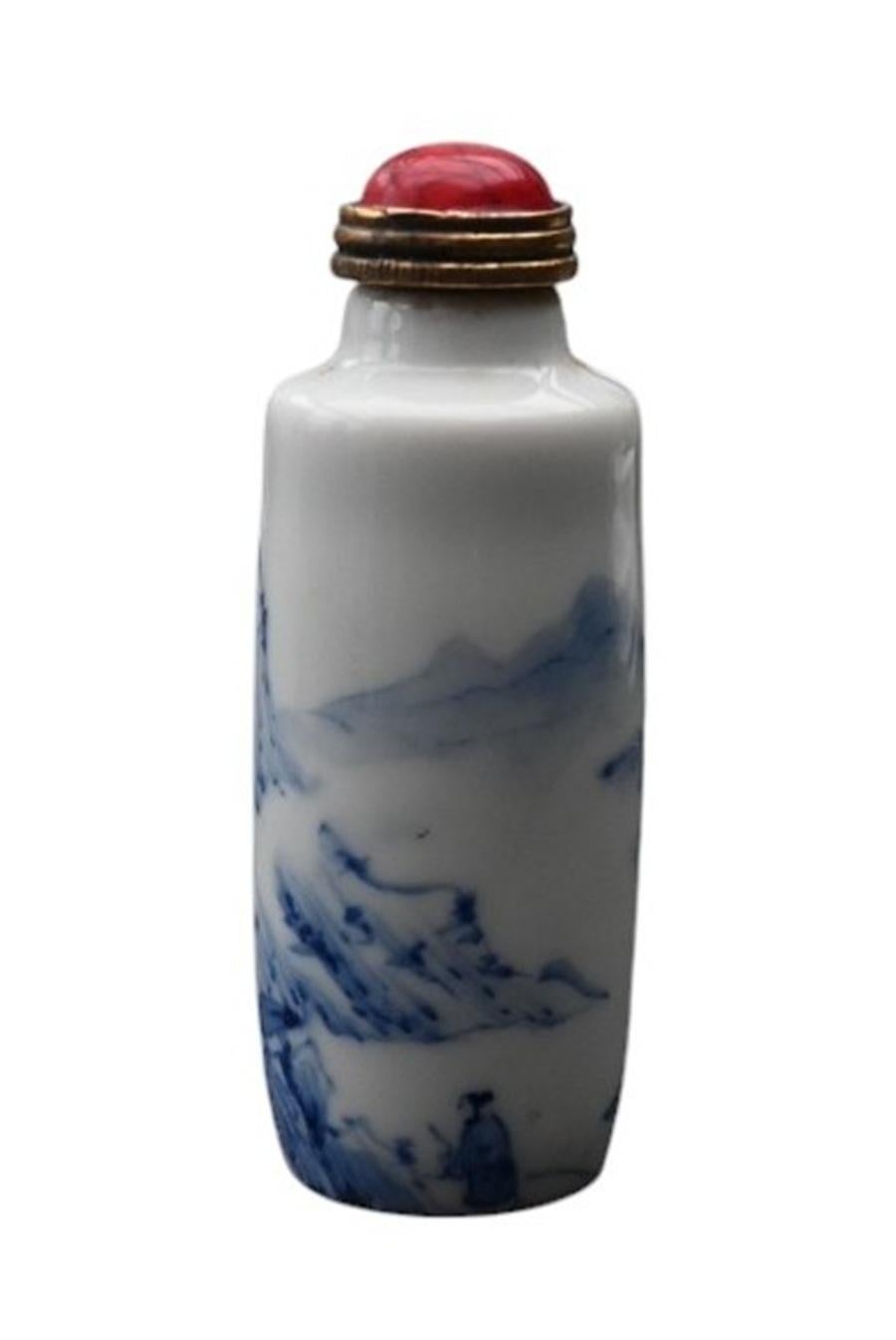 Schnupftabakflasche aus blauem und weißem Porzellan - Anfang des 20. (Handbemalt) im Angebot