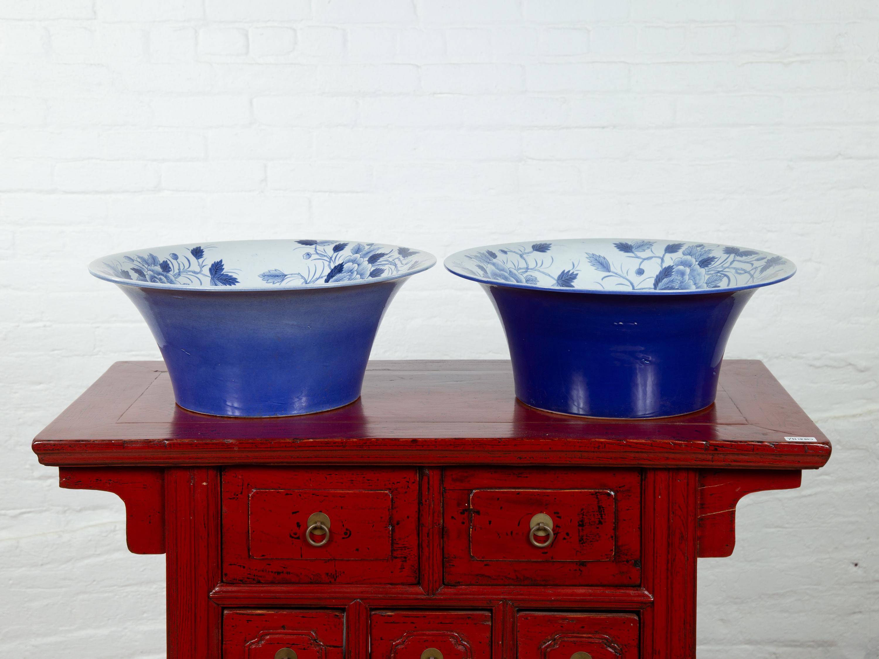 Thai Blue and White Porcelain Wash Basin with Cobalt Blue Patina and Floral Motifs For Sale