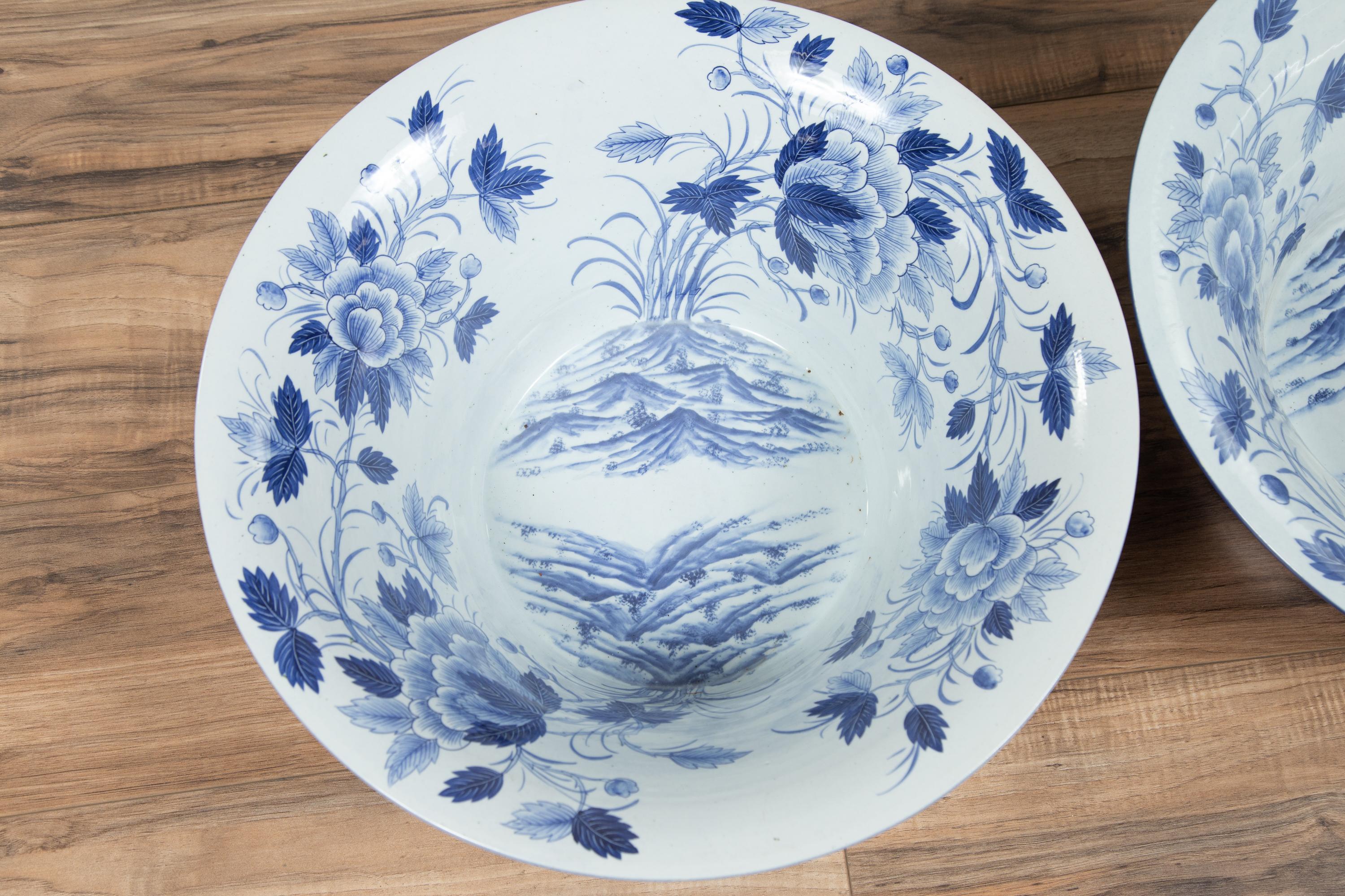 20th Century Blue and White Porcelain Wash Basin with Cobalt Blue Patina and Floral Motifs For Sale