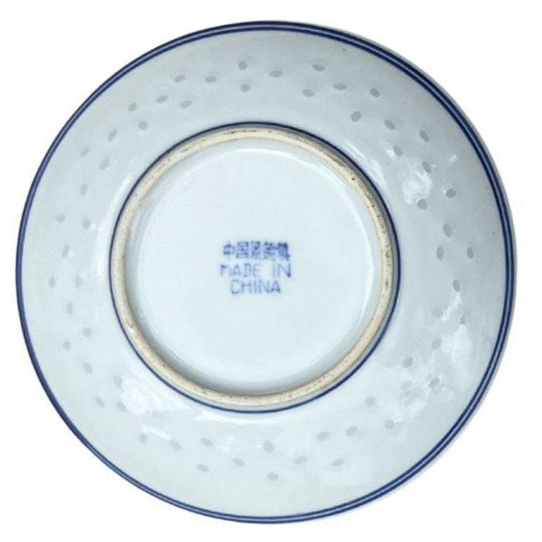 Blaue und weiße Chinoiserie-Dekoteller mit Reisauge - 2er-Set (Porzellan) im Angebot