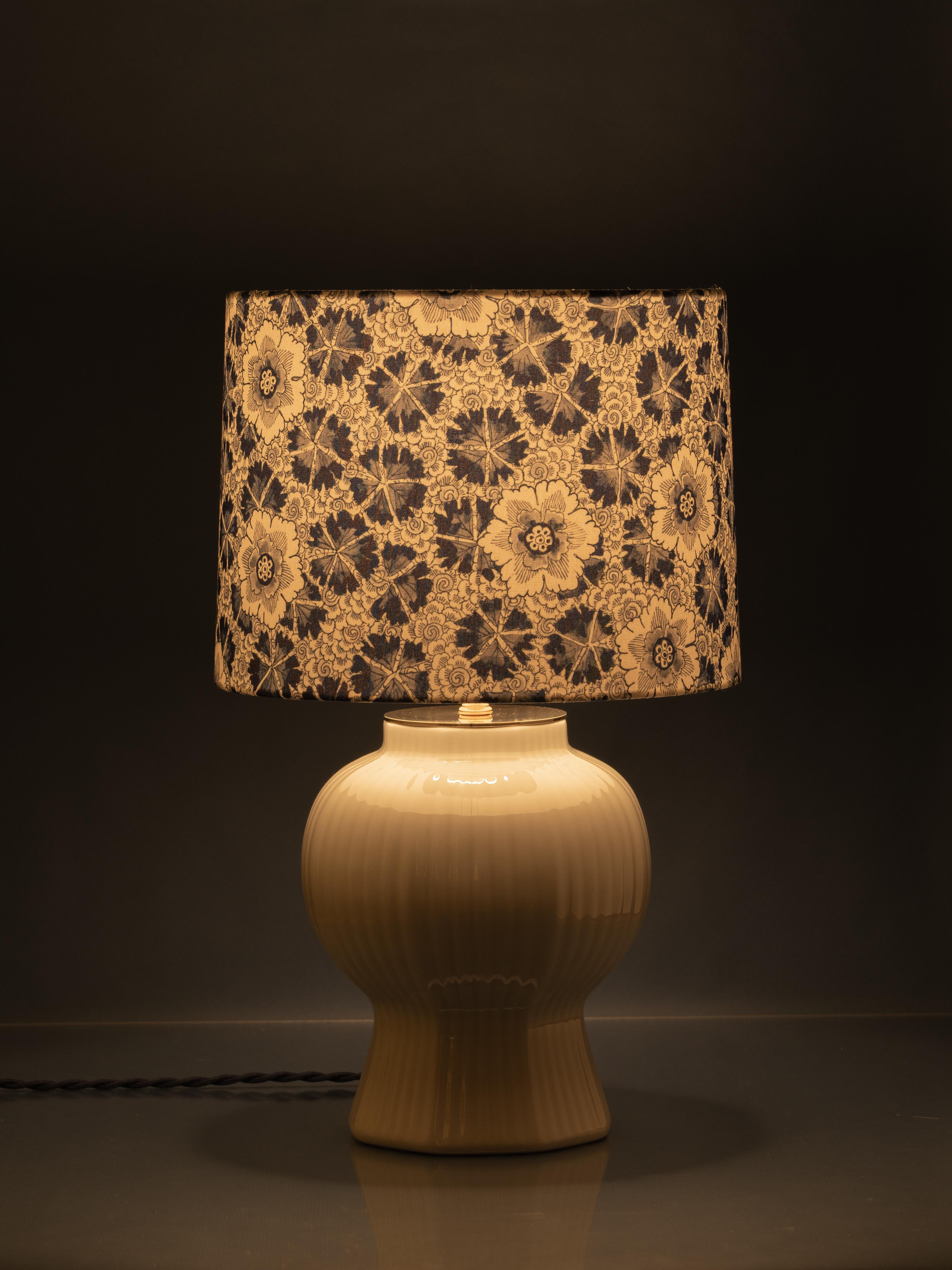 XXIe siècle et contemporain Lampe de table Royal Delft avec abat-jour imprimé Revival Heritage, fabriquée sur commande en vente