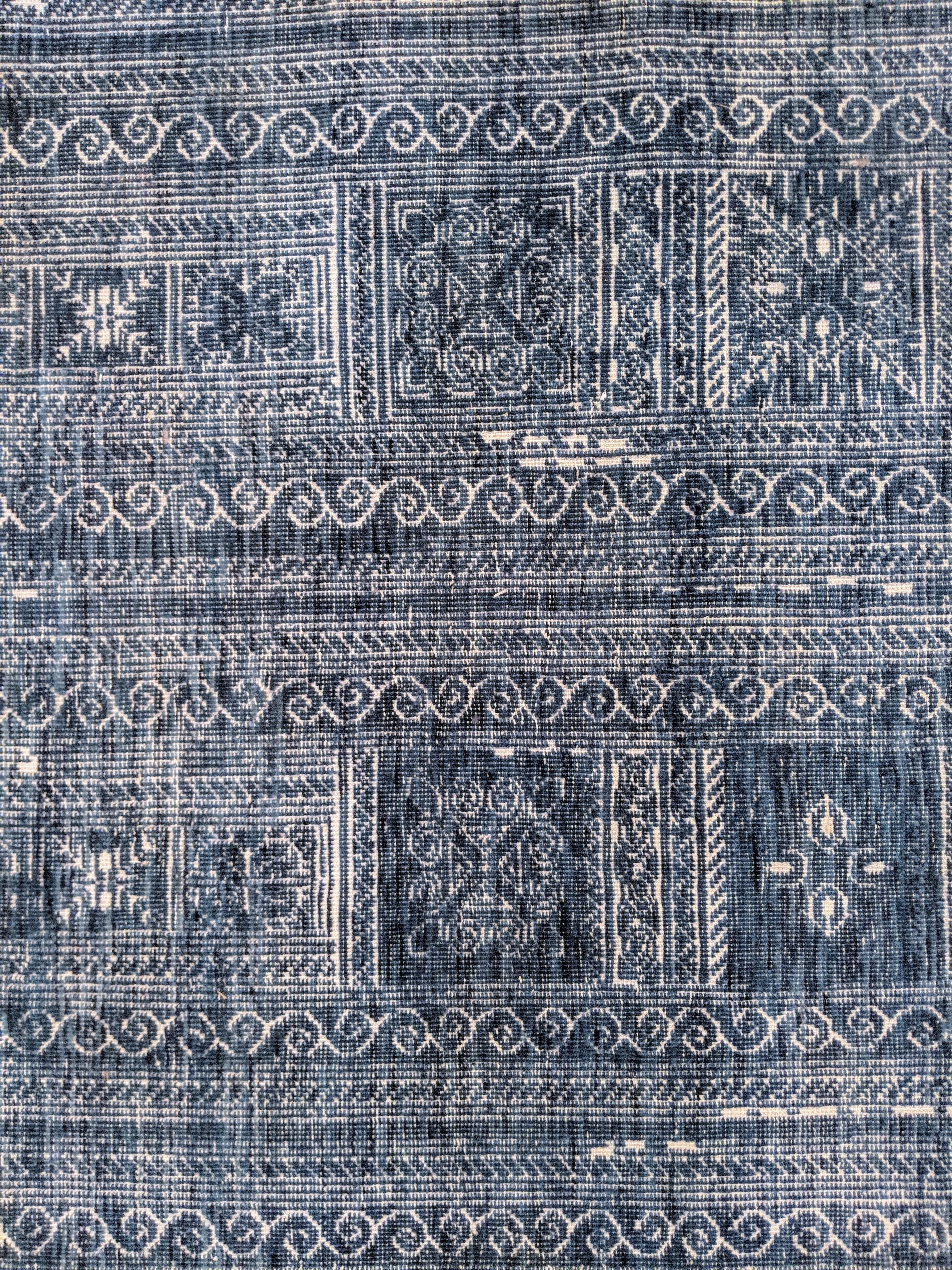 Blauer und weißer Teppich mit Mosaikmuster (Handgeknüpft) im Angebot
