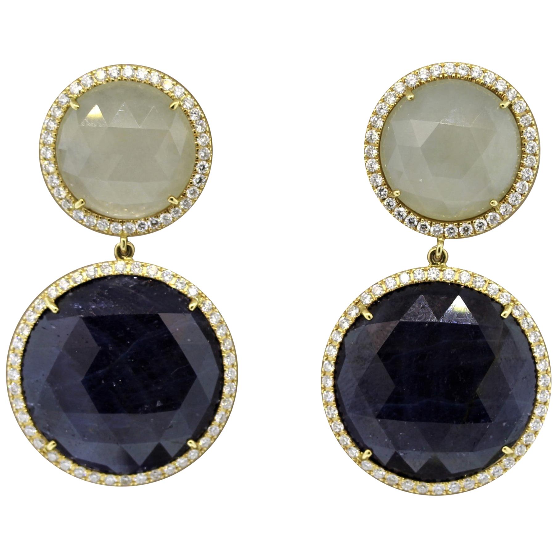 Pendants d'oreilles en or avec saphirs bleus et blancs et diamants