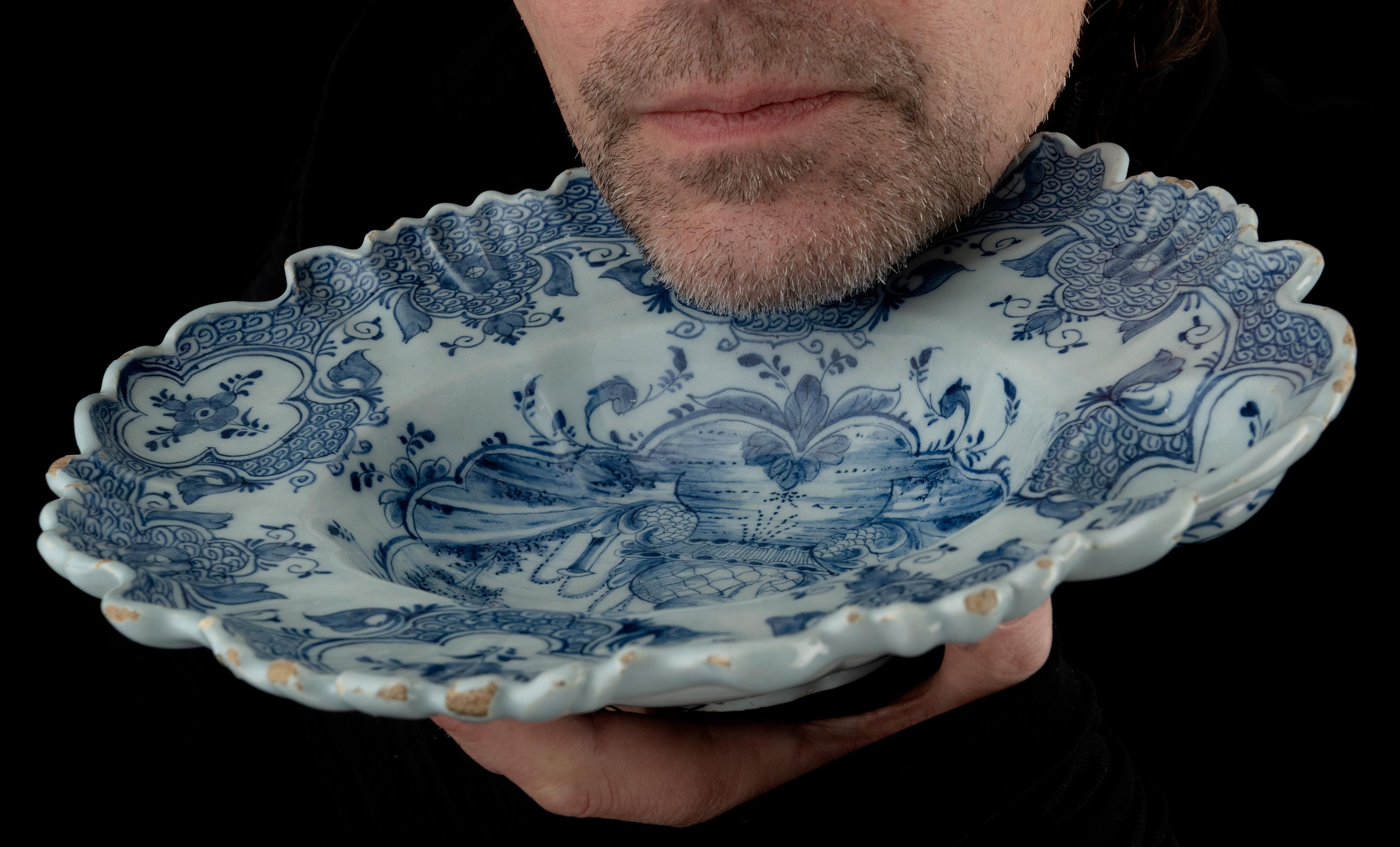 Baroque Blue and white shaving bowl with flute-playing putto Delft, 1759-1771 For Sale