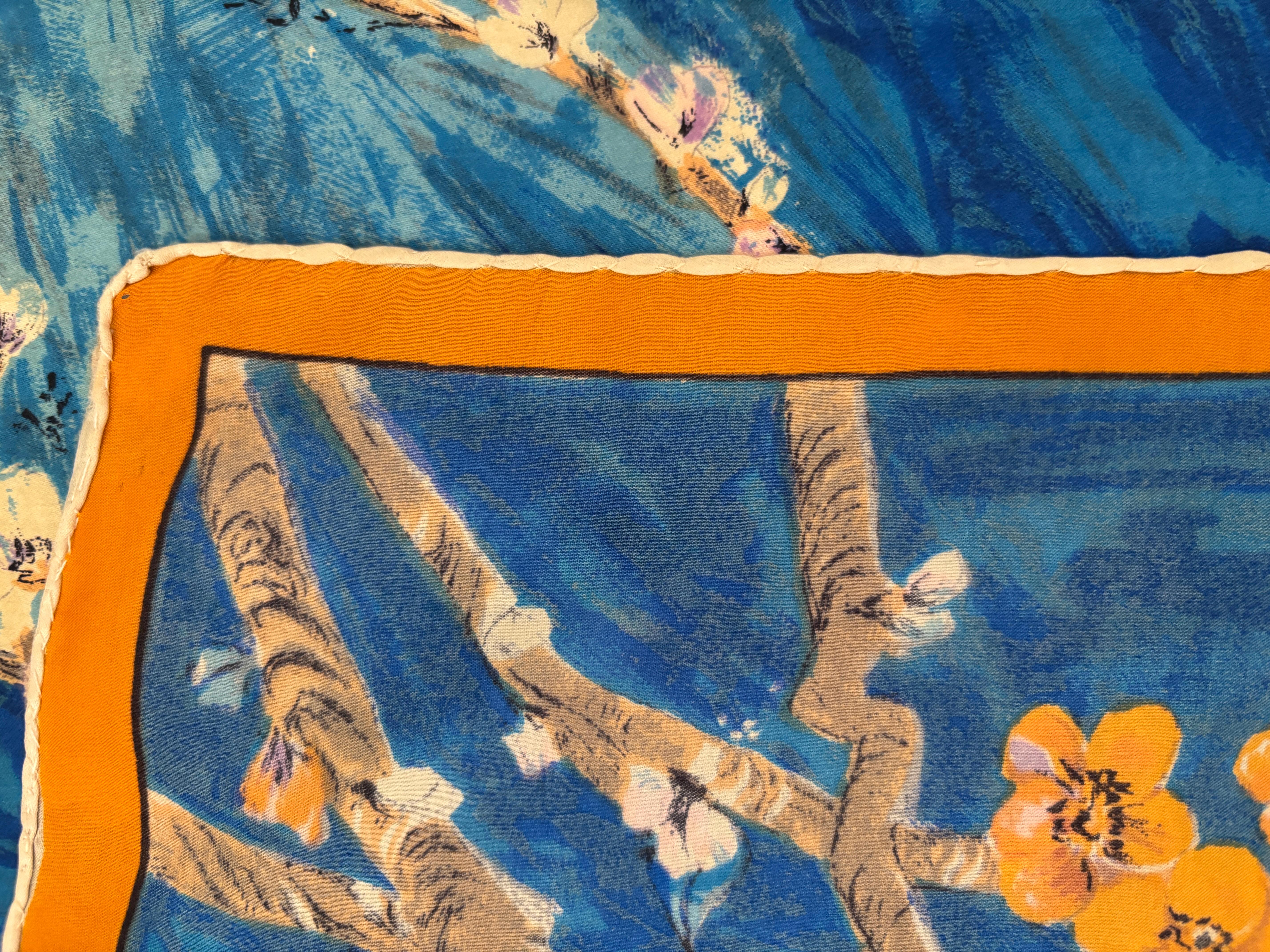 da uomo o donna Sciarpa di seta blu e bianca con l'iconico dipinto di Vincent van Gogh sui fiori di mandorlo in vendita