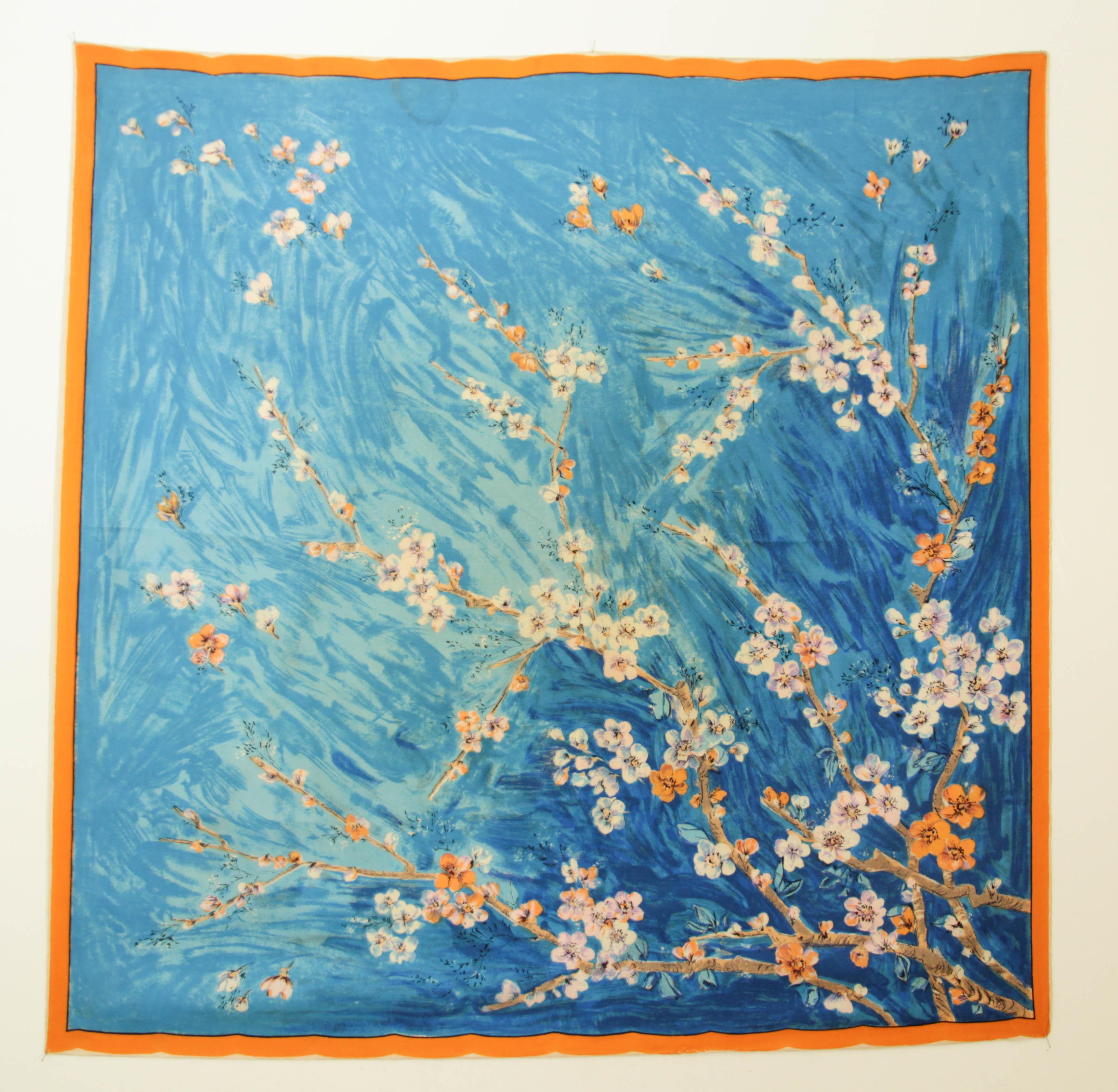 Sciarpa di seta blu e bianca con l'iconico dipinto di Vincent van Gogh sui fiori di mandorlo in vendita 4
