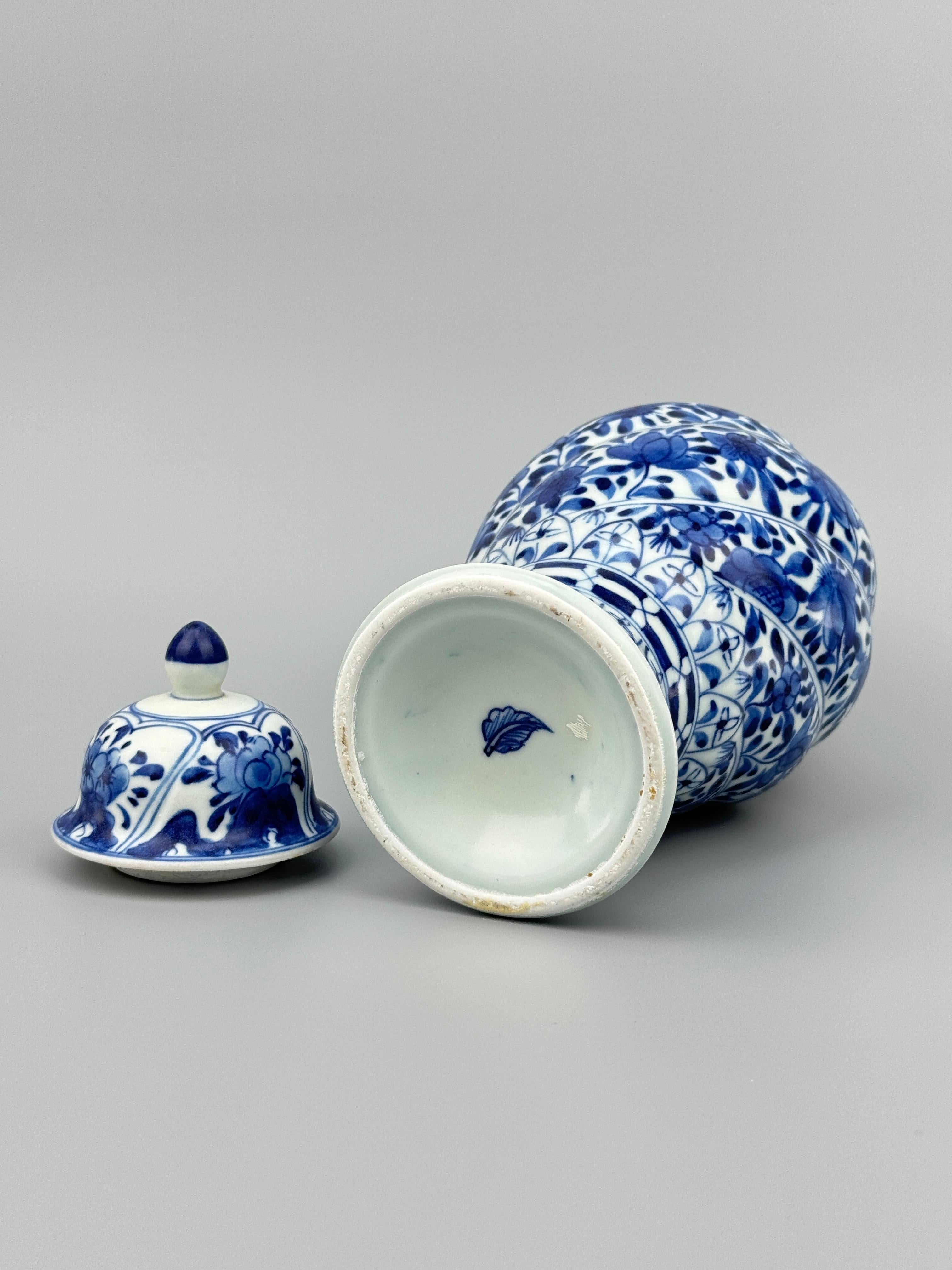 Glazed Blue And White Spiral Vase, Qing Dynasty, Kangxi Era, Circa 1690 For Sale