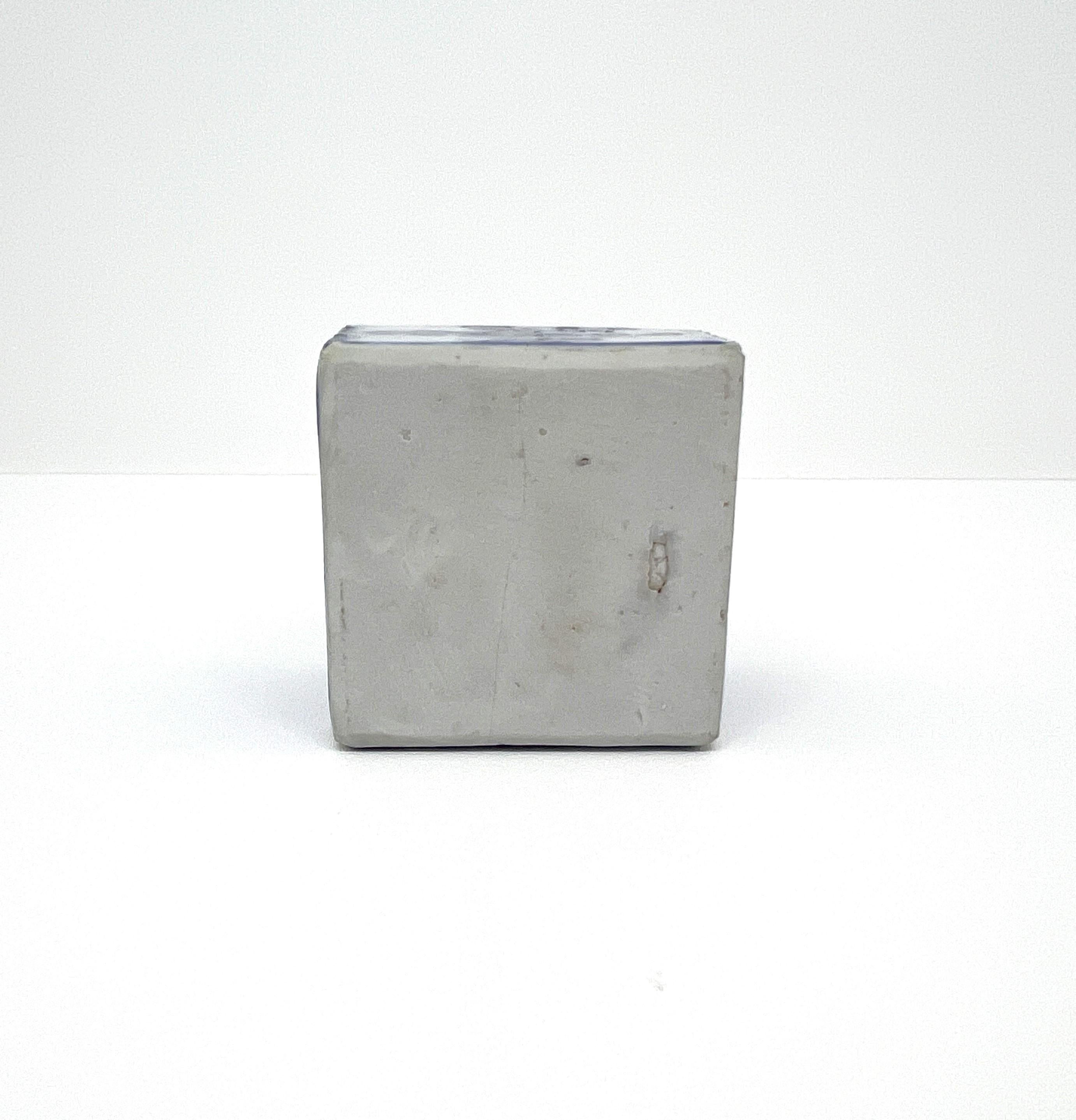 Blue and White Square Box, Circa 1725, Qing Dynasty Yongzheng Era In Good Condition For Sale In seoul, KR