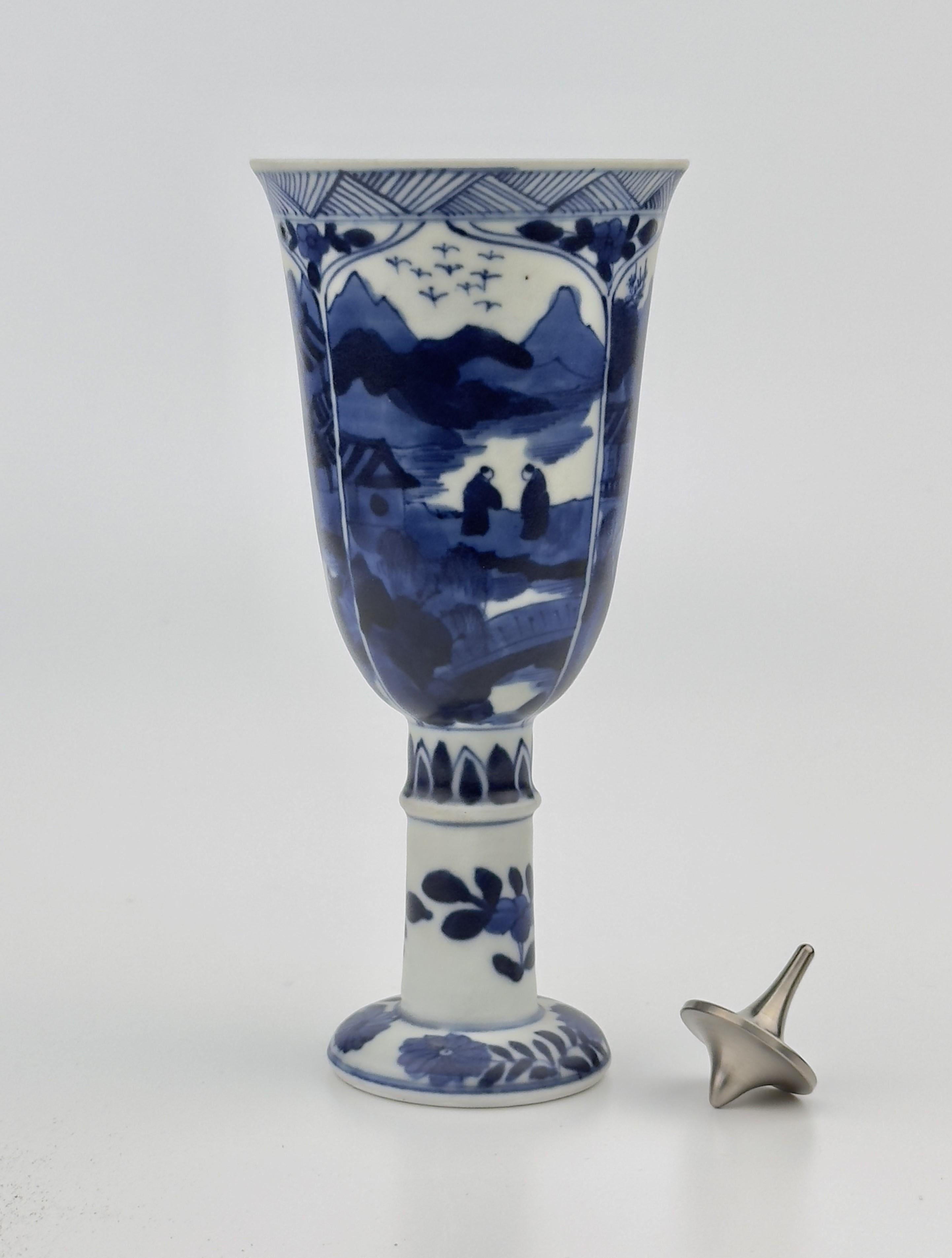 Blue and White Stemcup, Qing Dynasty, Kangxi Era, circa 1690 In Good Condition For Sale In seoul, KR