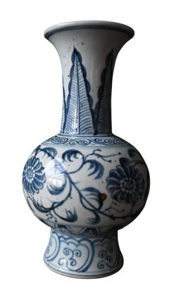 Blue And White Stoneware Bottle Vase, Vietnam, Chu đậu, Circa 1550–1620