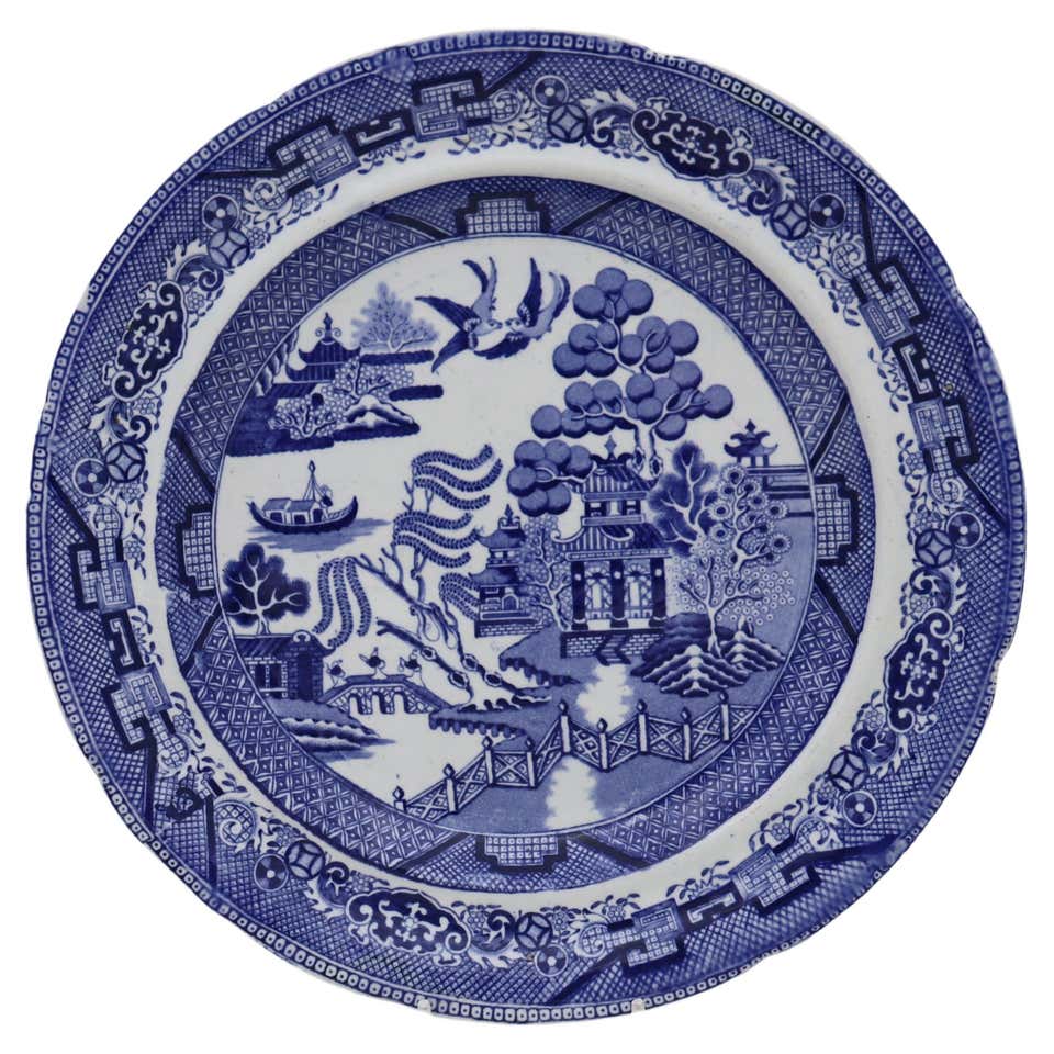 Collection of Three English Blue Willow Platters For Sale at 1stDibs