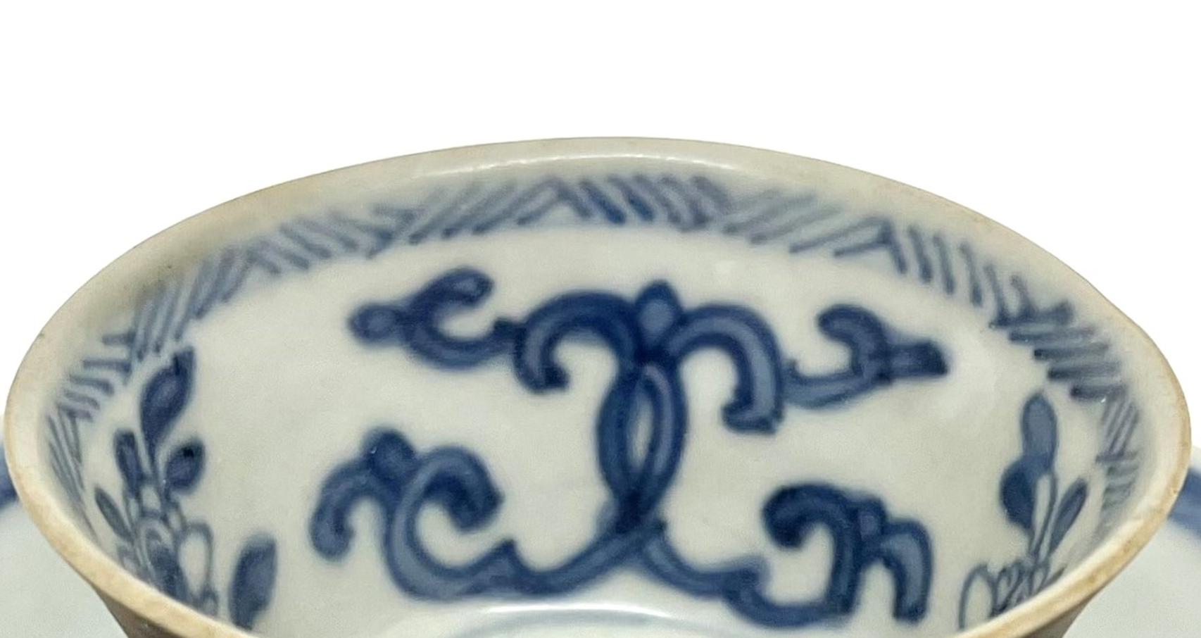 Début du XVIIIe siècle Set de tasses à thé et soucoupes bleu et blanc Circa 1725, Dynastie Qing, époque Yongzheng en vente
