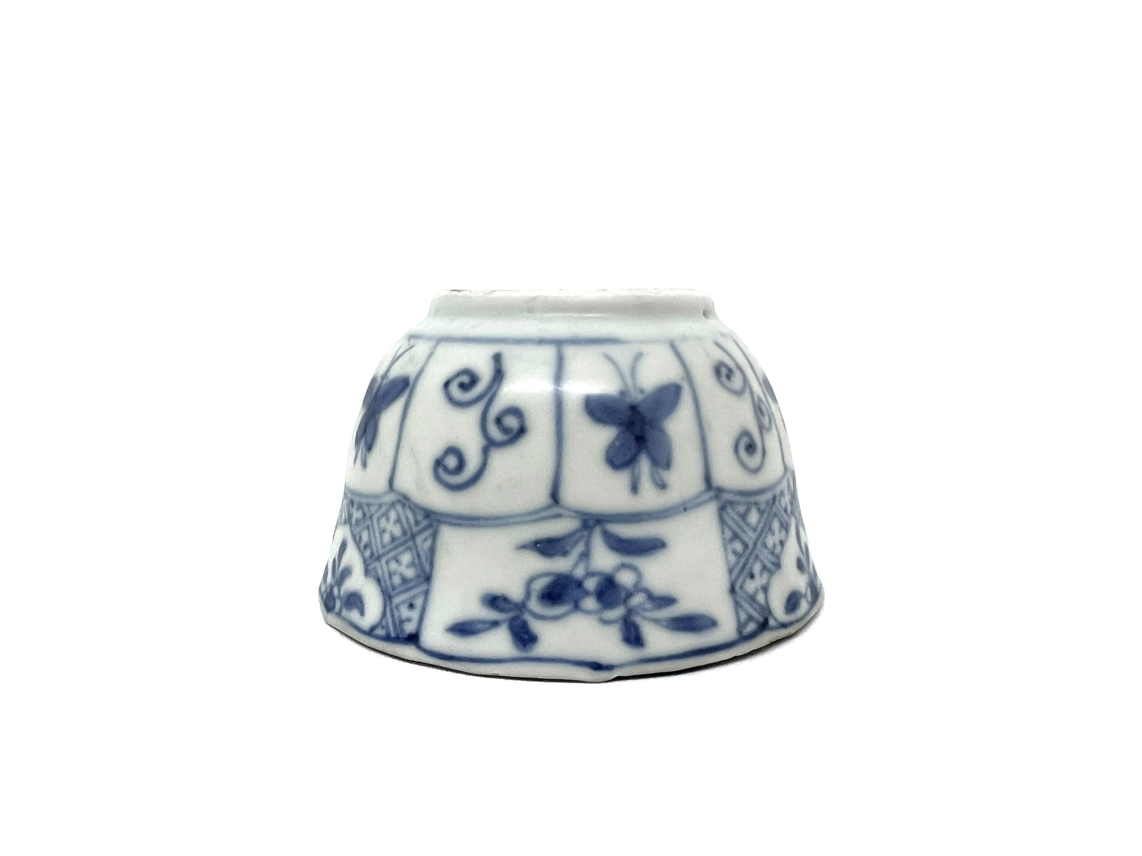 Blue and White Teabowl, circa 1725, Qing Dynasty, Yongzheng Reign In Good Condition In seoul, KR