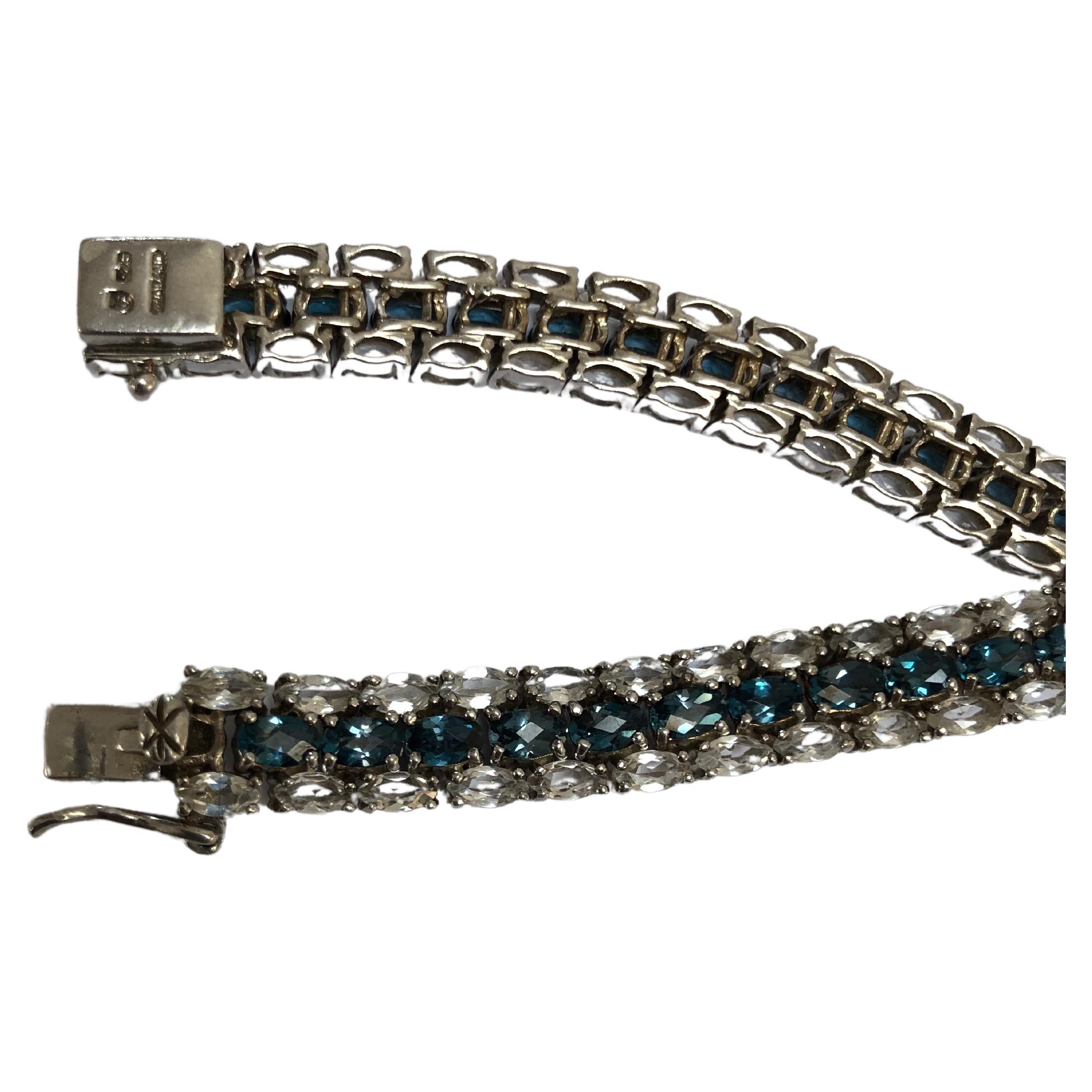 Taille ovale Bracelet extra long en sterling avec topaze bleue et blanche en vente