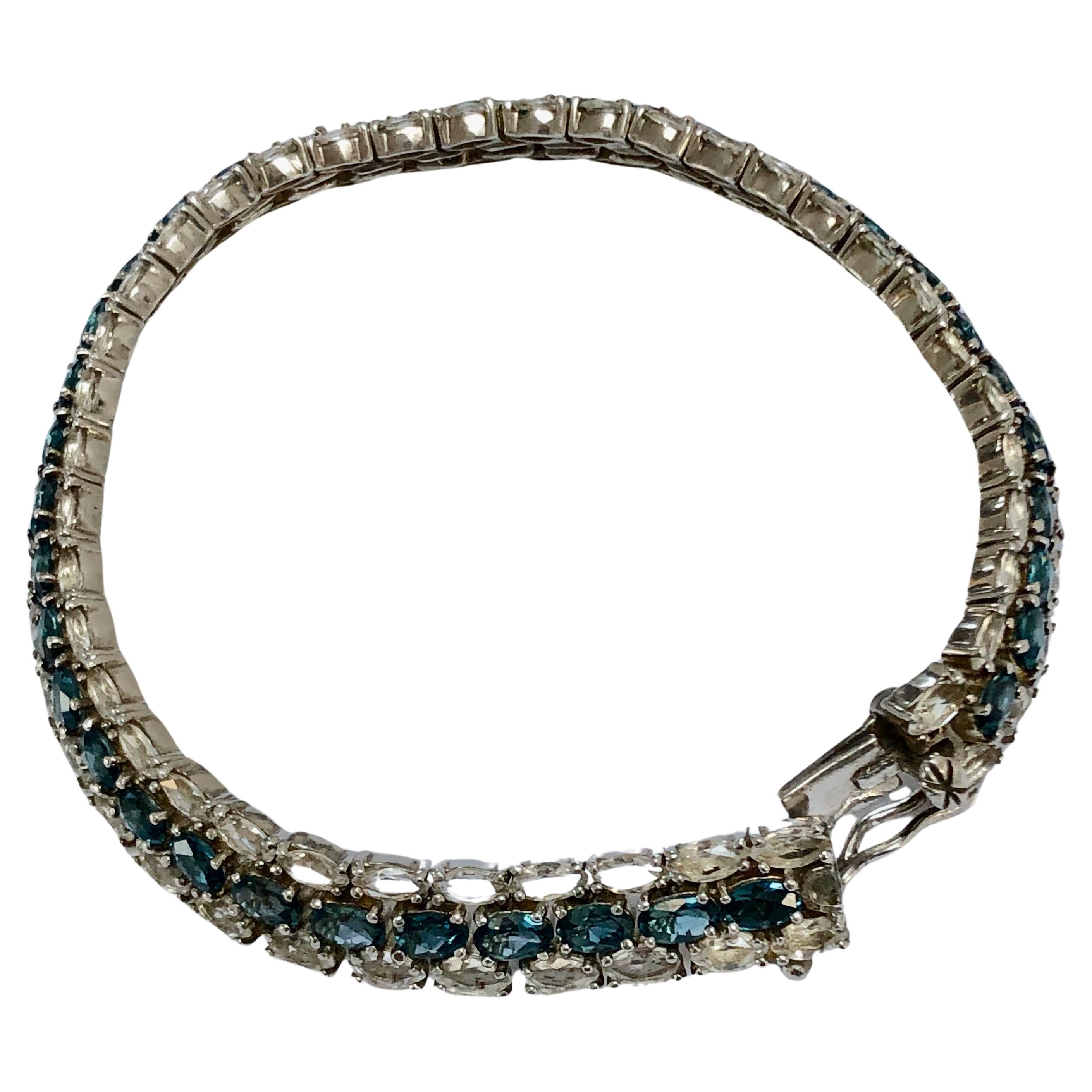 Bracelet extra long en sterling avec topaze bleue et blanche Unisexe en vente