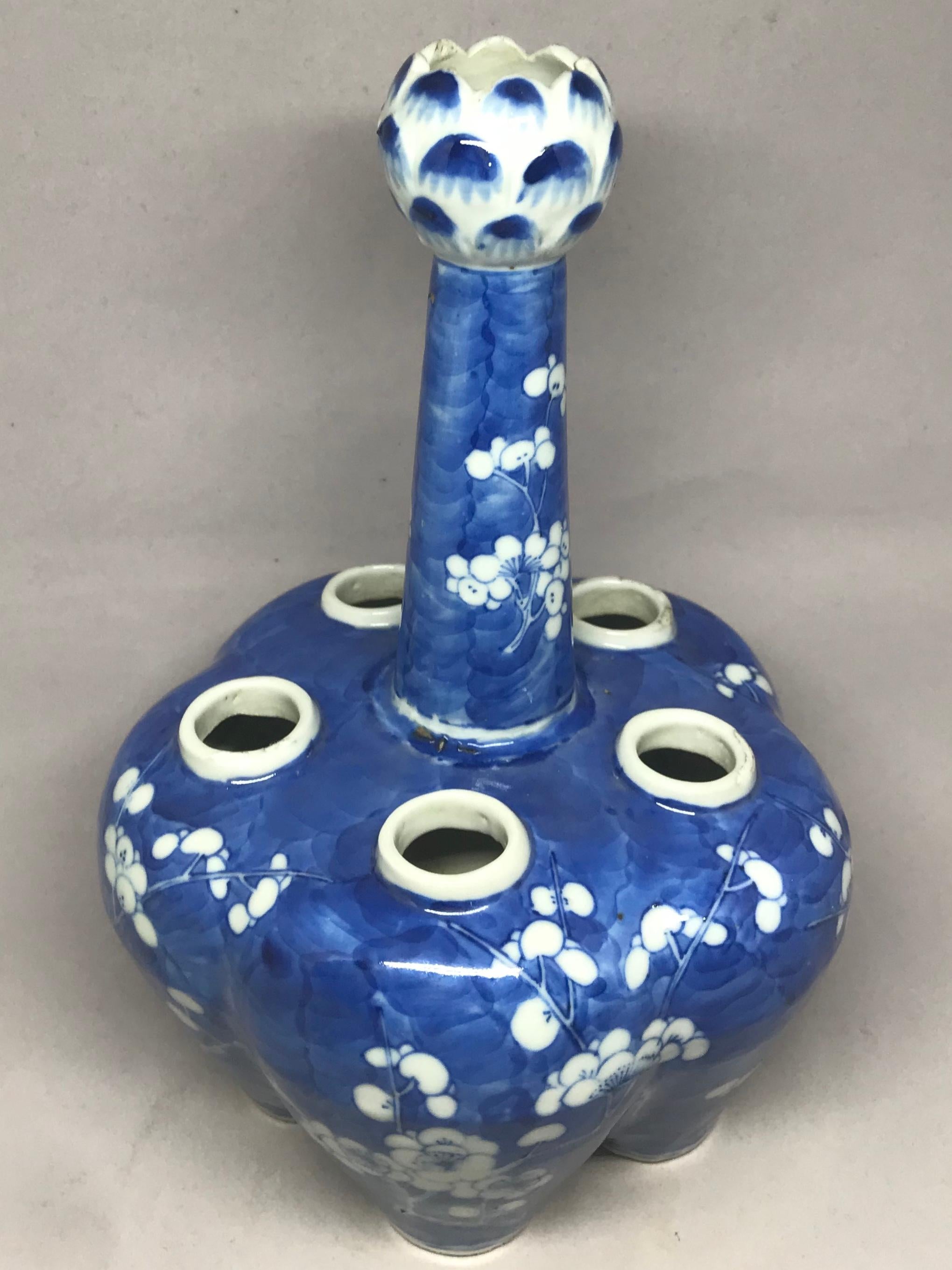 Blue and White Tulipiere Vase In Good Condition In New York, NY