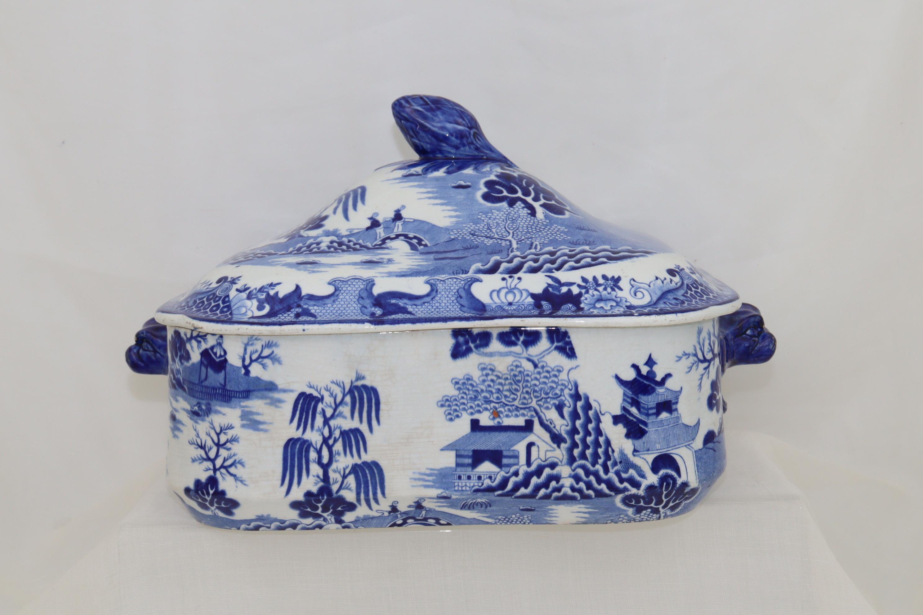 This good sized blue and white tureen is attributed to Turner's of Lane End, in Staffordshire. It is decorated with the printed pattern later known as Turner's Willow. Following Turner's bankruptcy, this pattern was used by Miles and William Mason