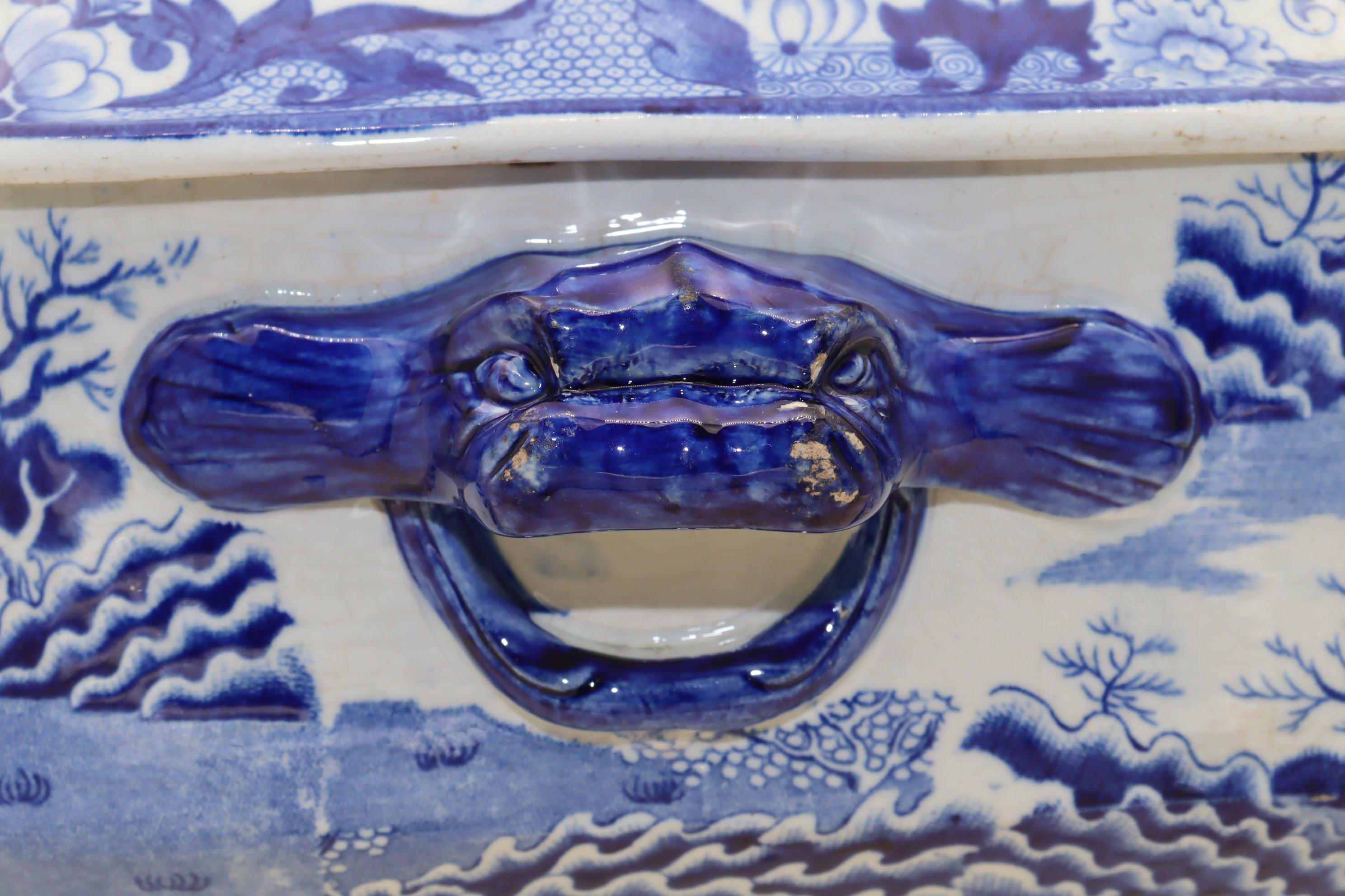 English Blue and white tureen att. to Turner's of Lane End For Sale