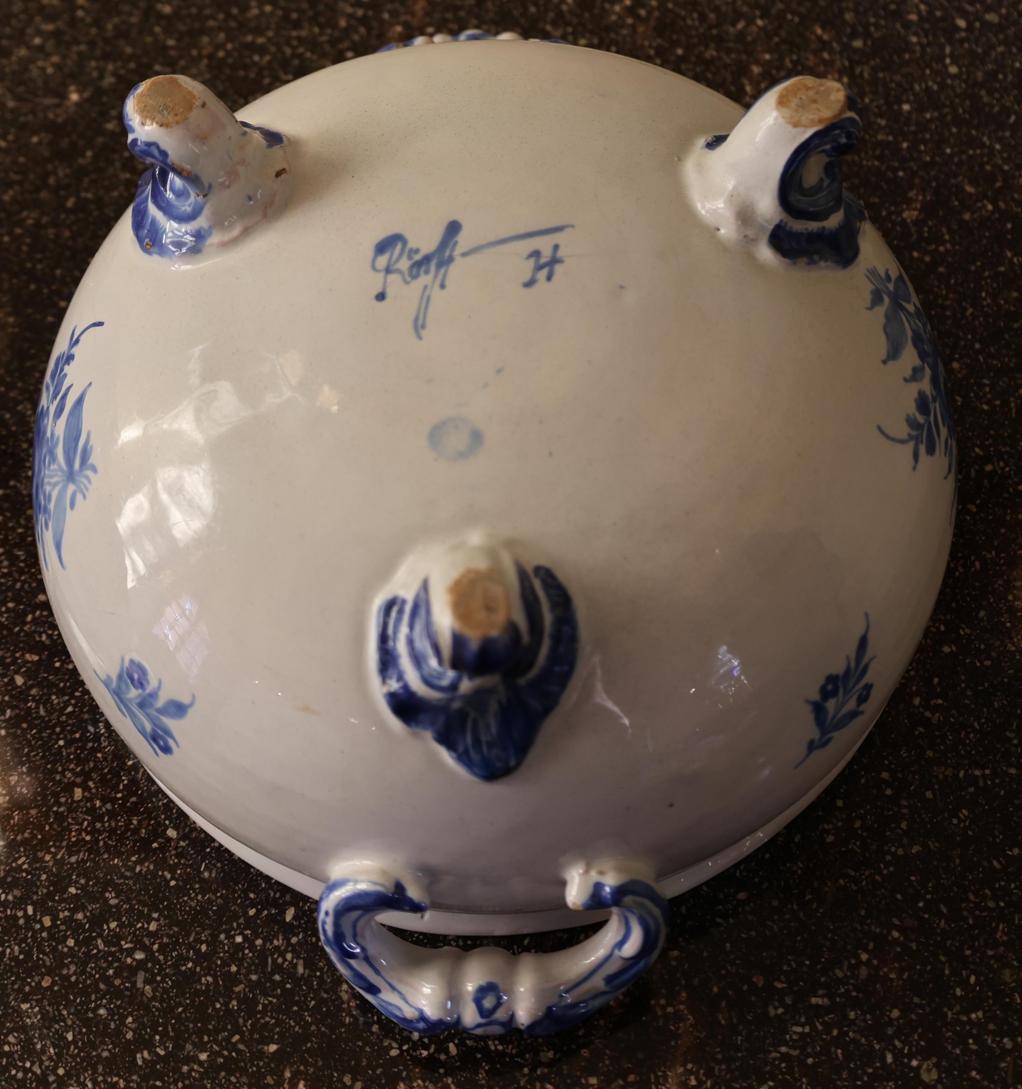 Blaue und weiße Terrine von Swedish Rörstrand im Angebot 1