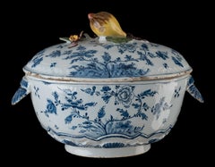 Blue and white tureen with flowers Delft, 1761-1777 The Three Porcelain Bottles