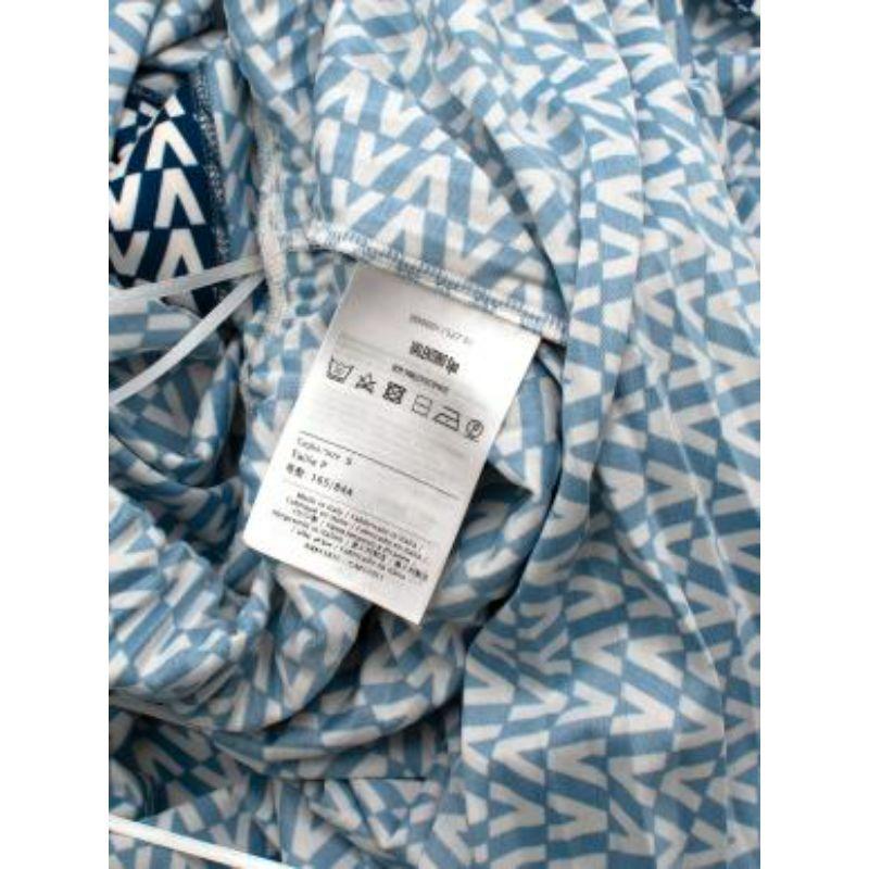 Blue and White V Printed Midi Dress For Sale 2