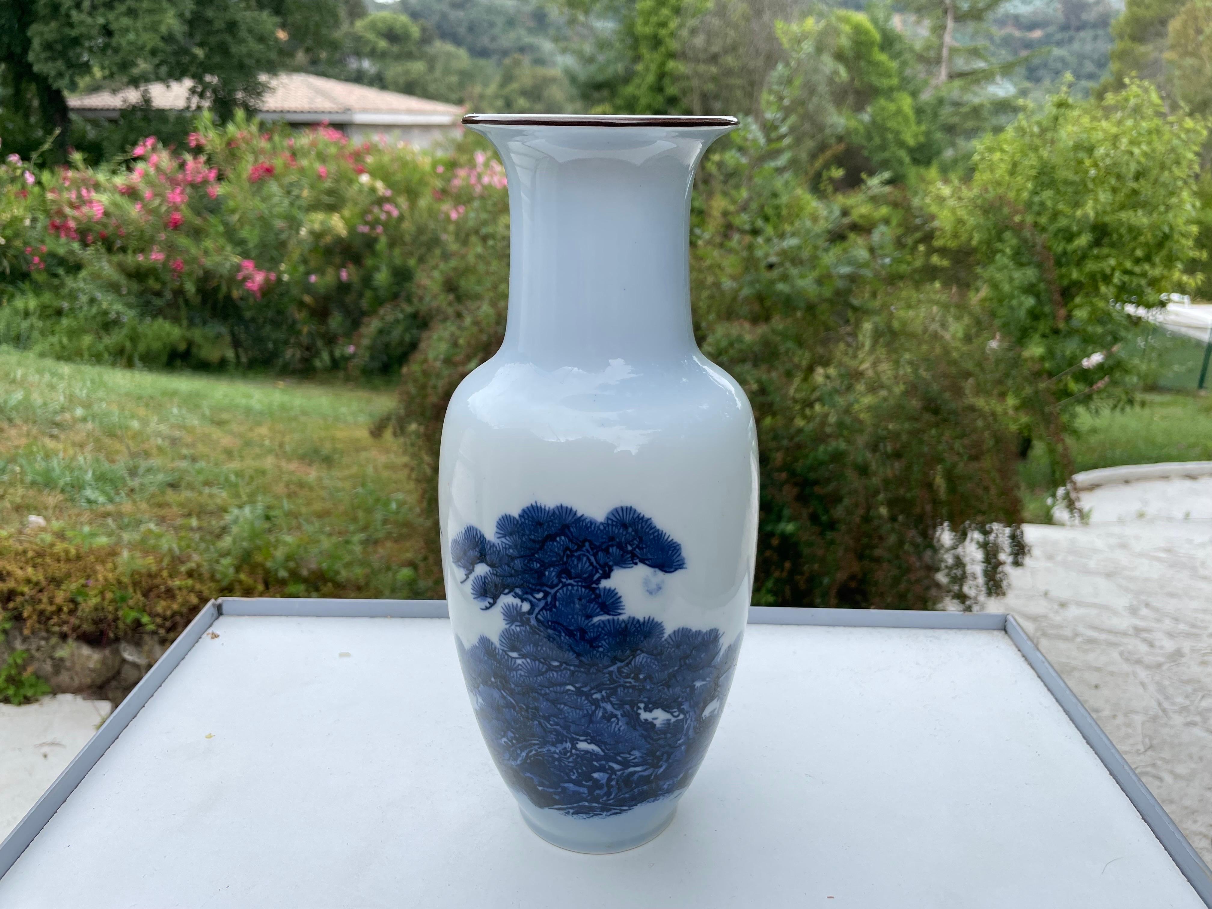 Chinoiserie Blue and White Vase from China, Fishes Pattern, 20th Century For Sale