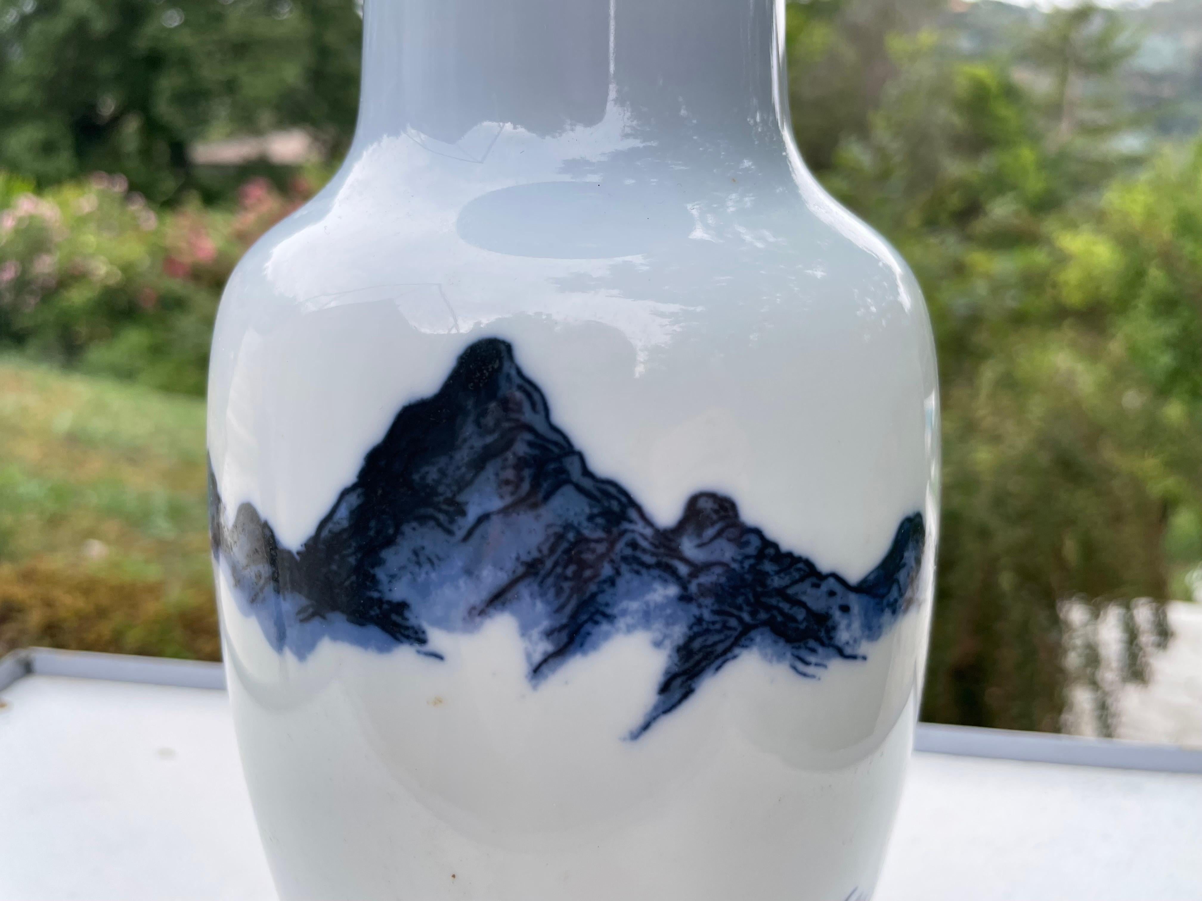 Hand-Painted Blue and White Vase from China, Fishes Pattern, 20th Century For Sale