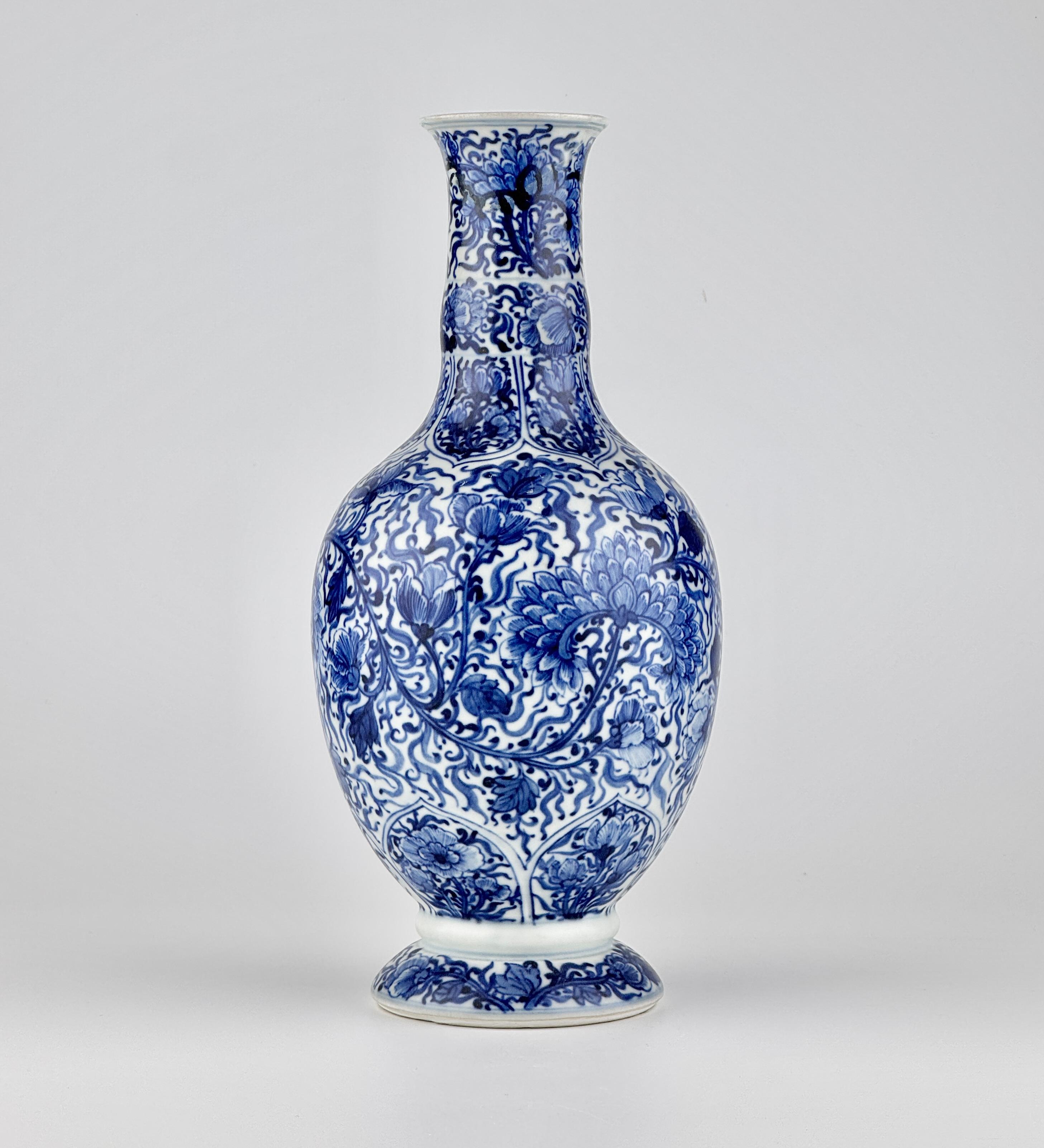 Glazed Blue and White Vase from Vung Tau Ship, Qing Dynasty Kangxi Era, Circa 1690 For Sale